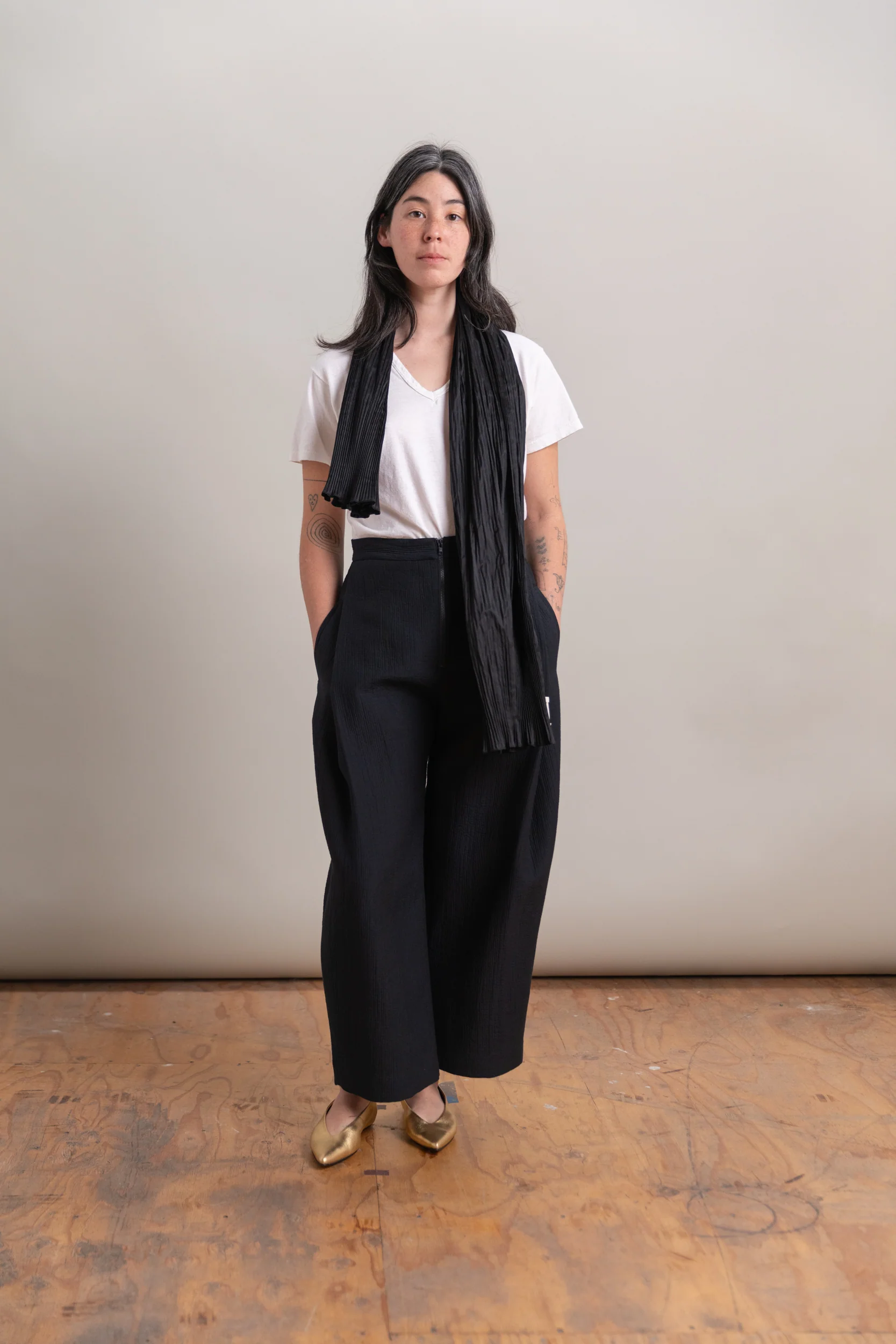 PLEATED SCARF IN BLACK SILK DUPION - Image 4
