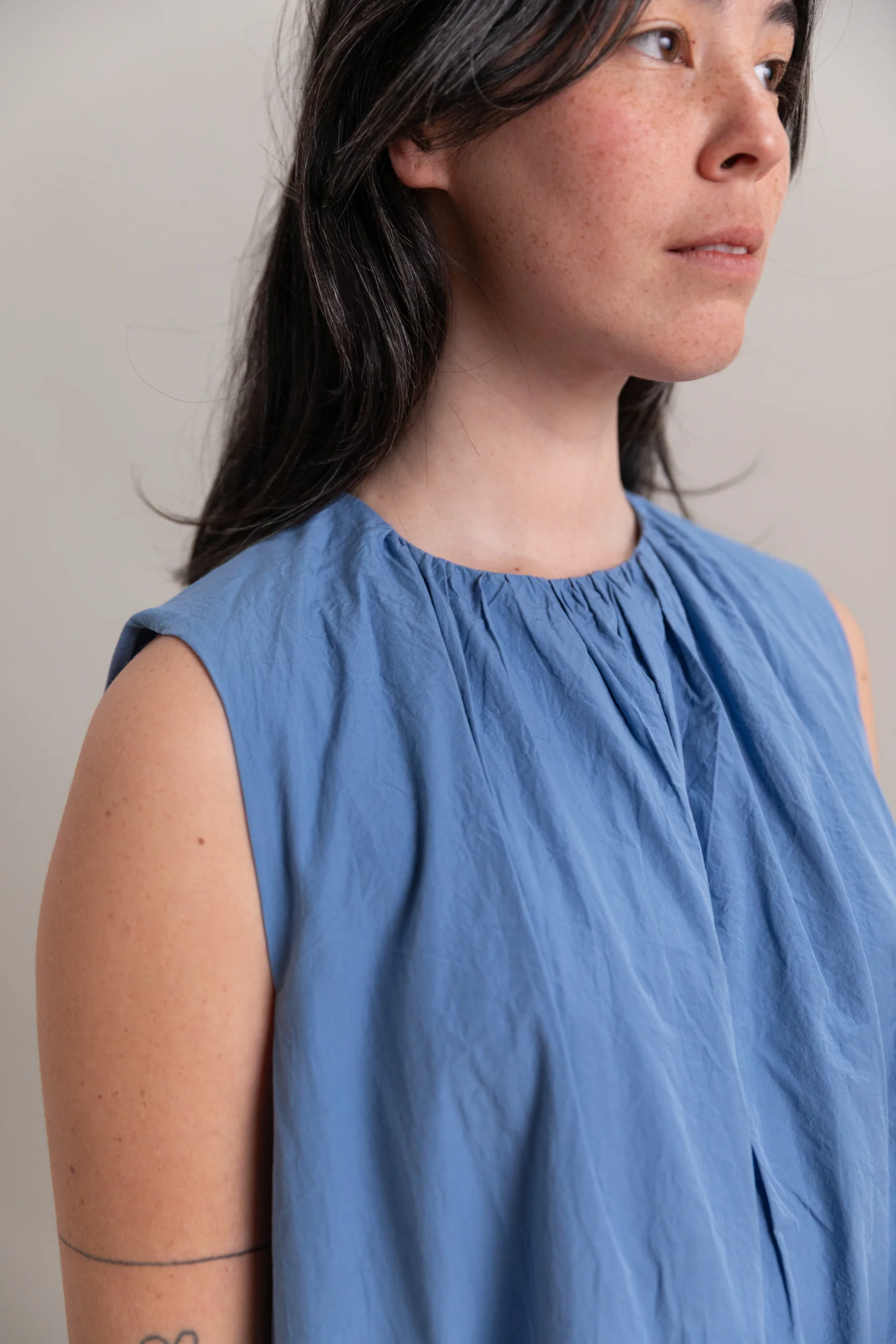 POMME RUCHE DRESS IN BLUE CHALK POPLIN - Image 3