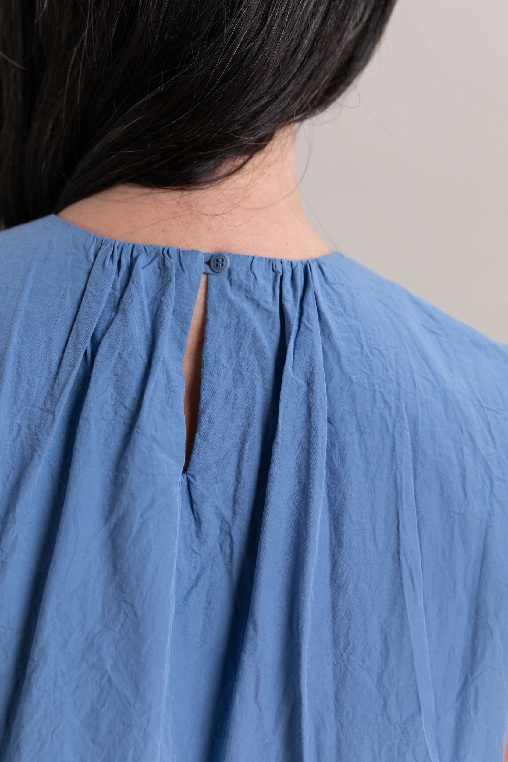 POMME RUCHE DRESS IN BLUE CHALK POPLIN - Image 5