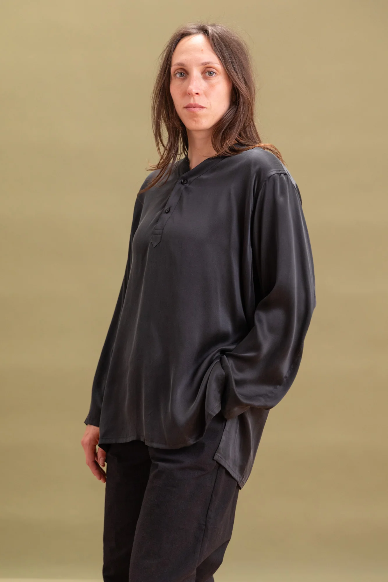 R18 S2 ARROW SHIRT IN BLACK SATURN - Image 5
