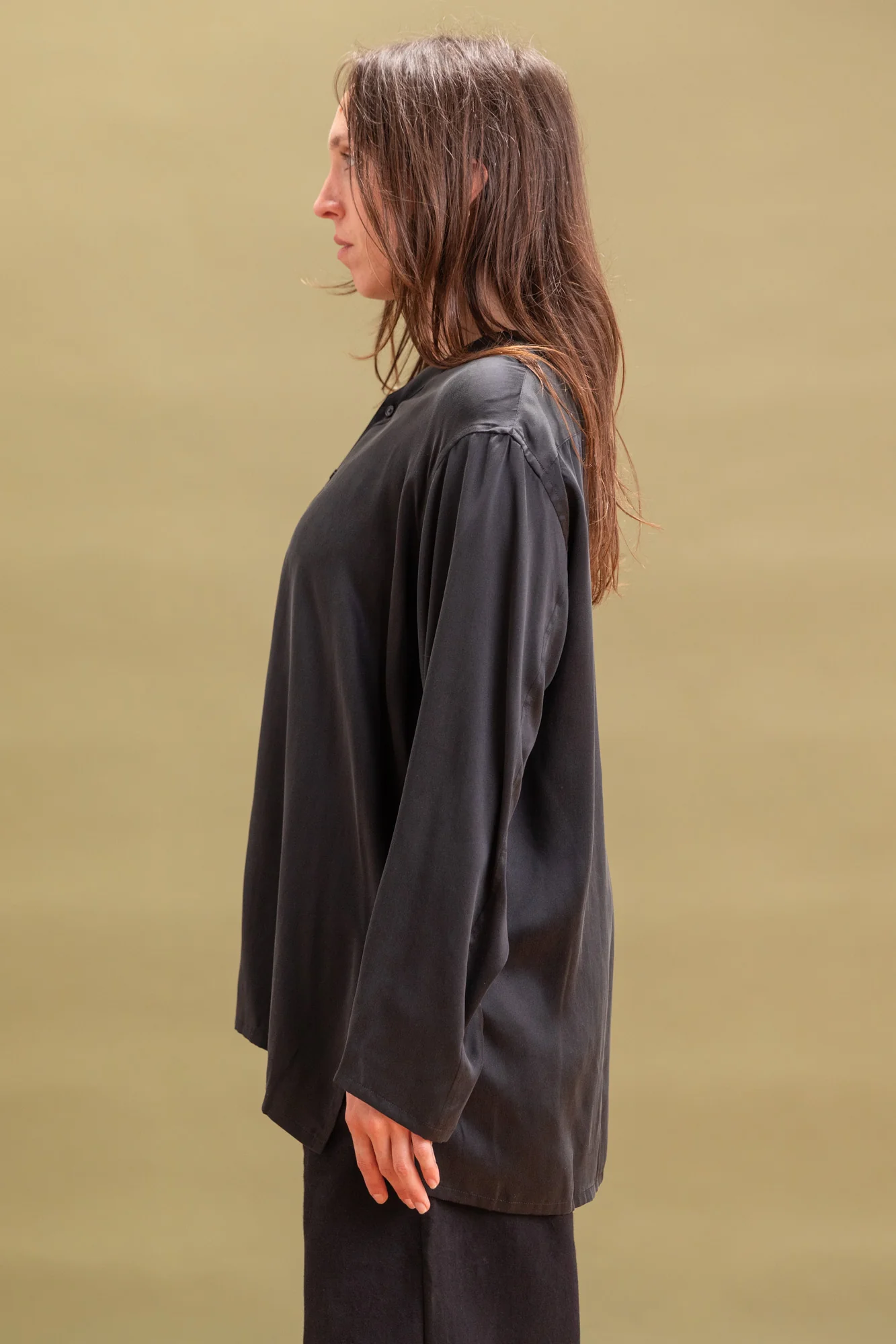 R18 S2 ARROW SHIRT IN BLACK SATURN - Image 6