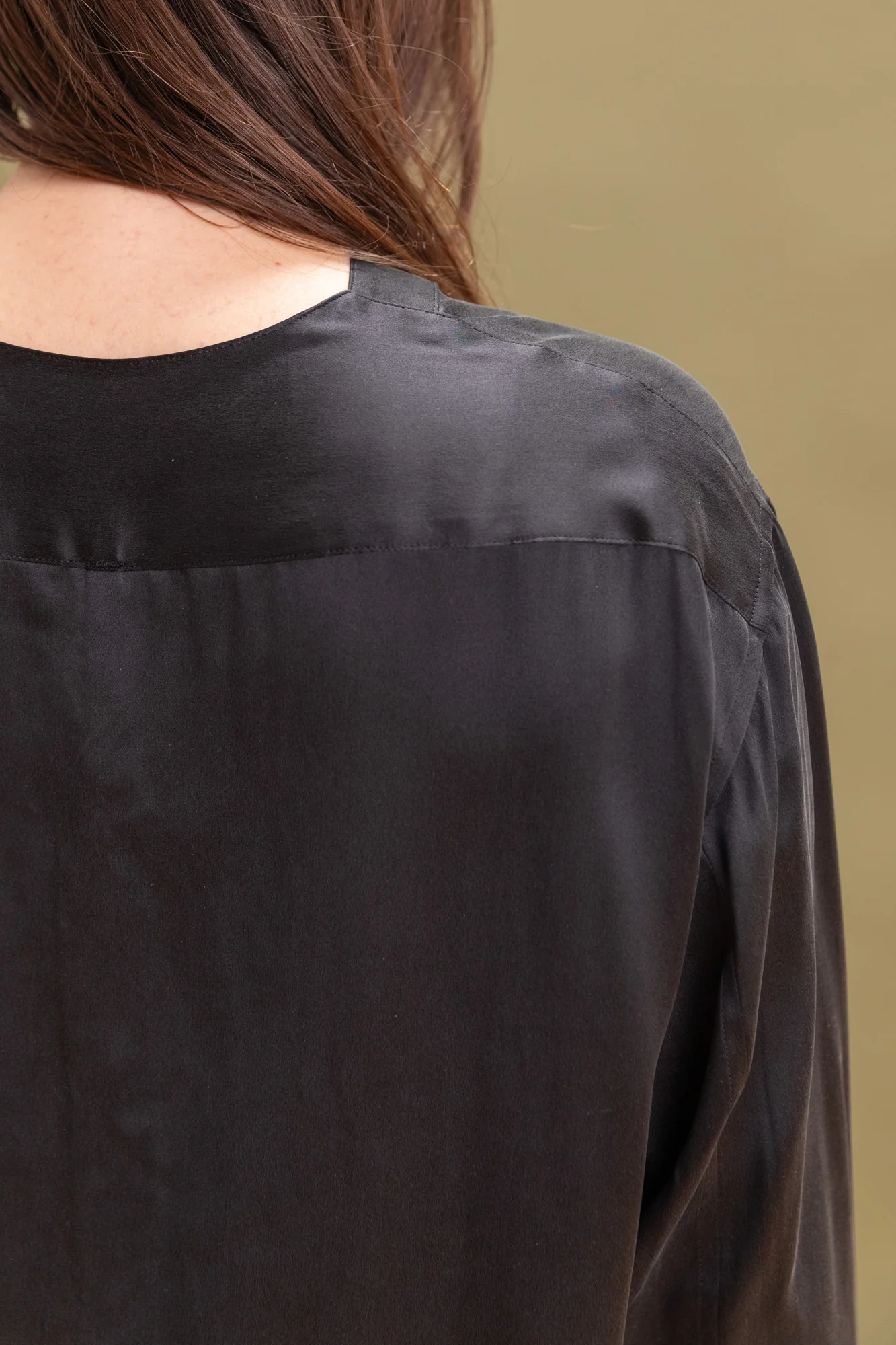 R18 S2 ARROW SHIRT IN BLACK SATURN - Image 9