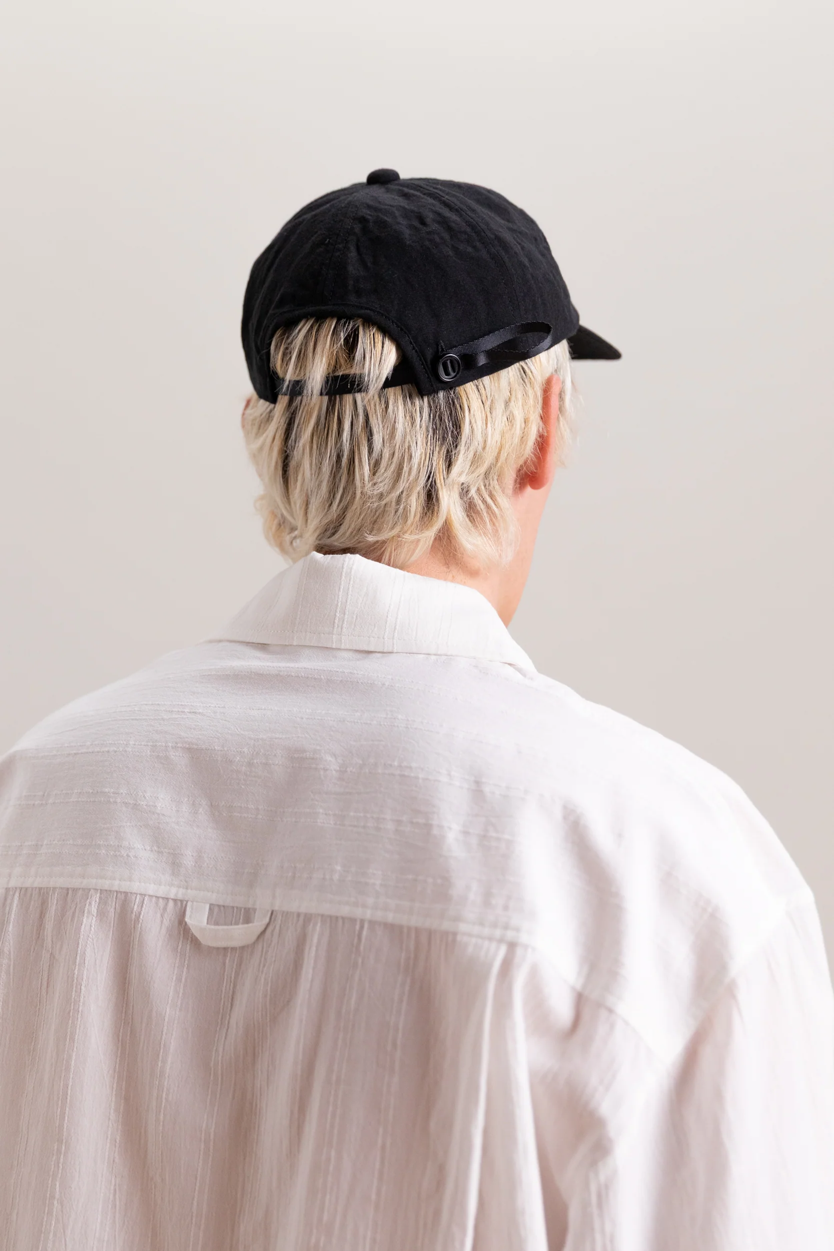 R20 C1 SHALLOW CAP IN BLACK LINEN - Image 3