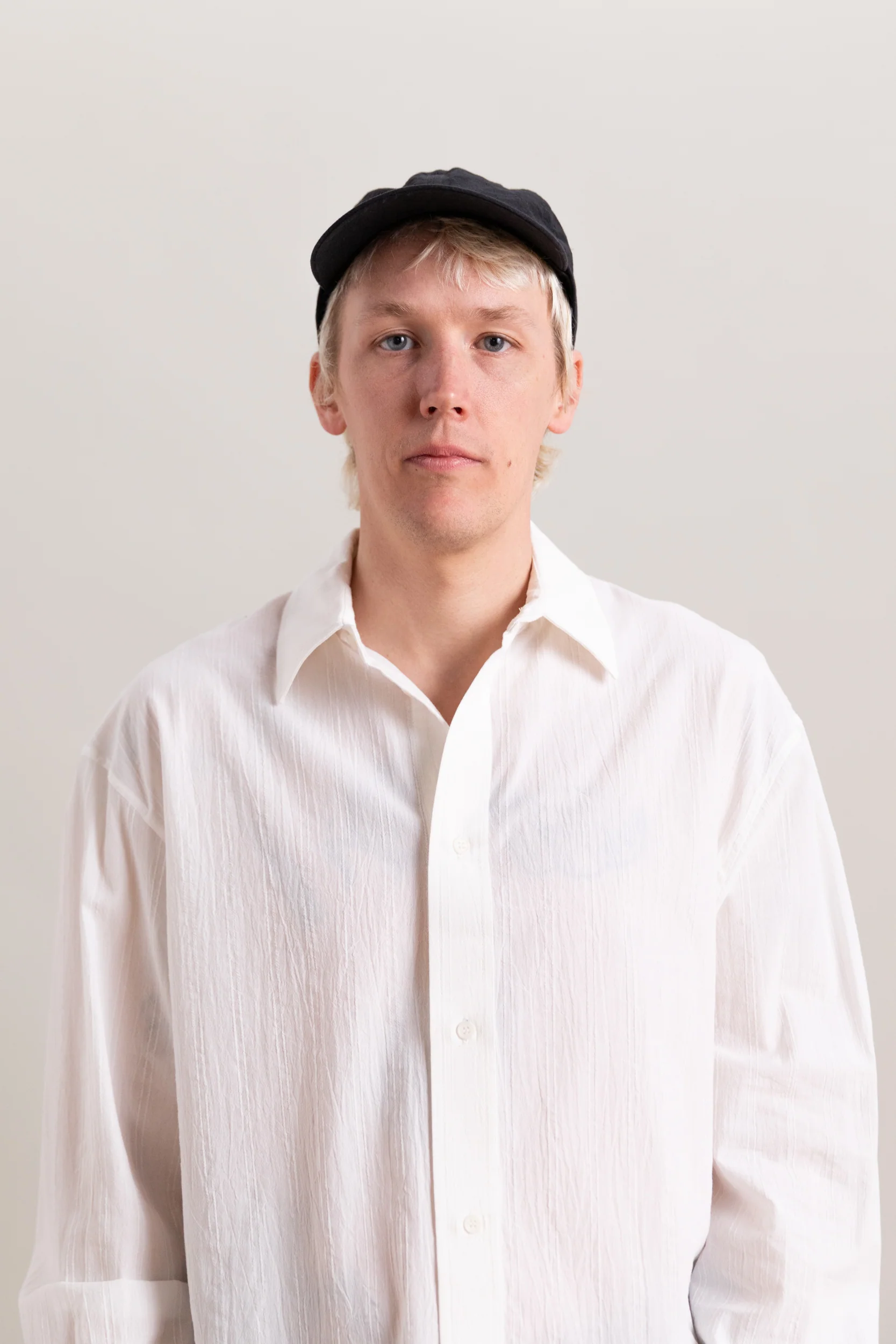 R20 C3 DEEP CAP IN BLACK LINEN - Image 3