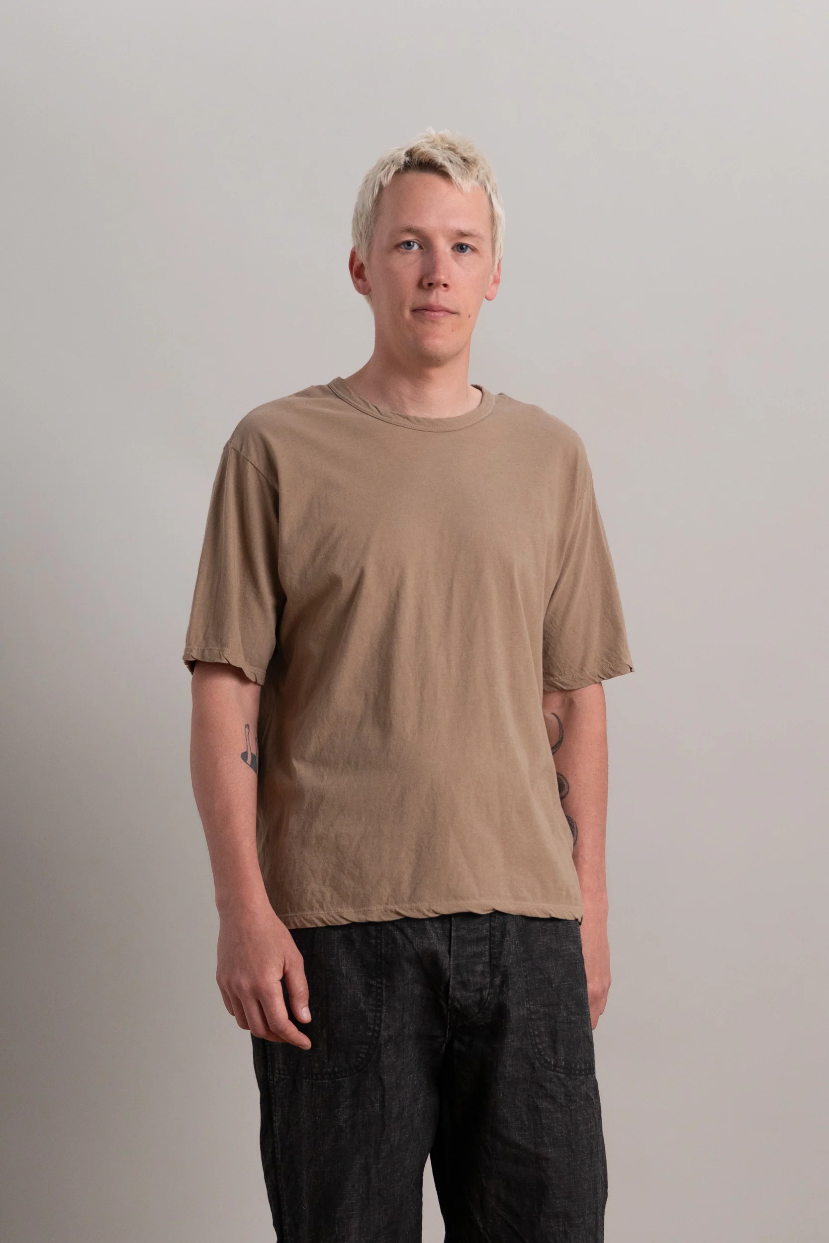 R20 T5 BINDER T-SHIRT IN DUST JERSEY