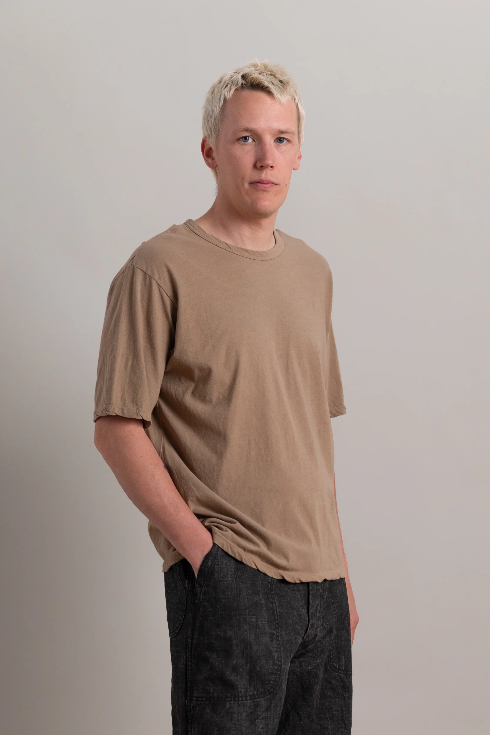 R20 T5 BINDER T-SHIRT IN DUST JERSEY - Image 5