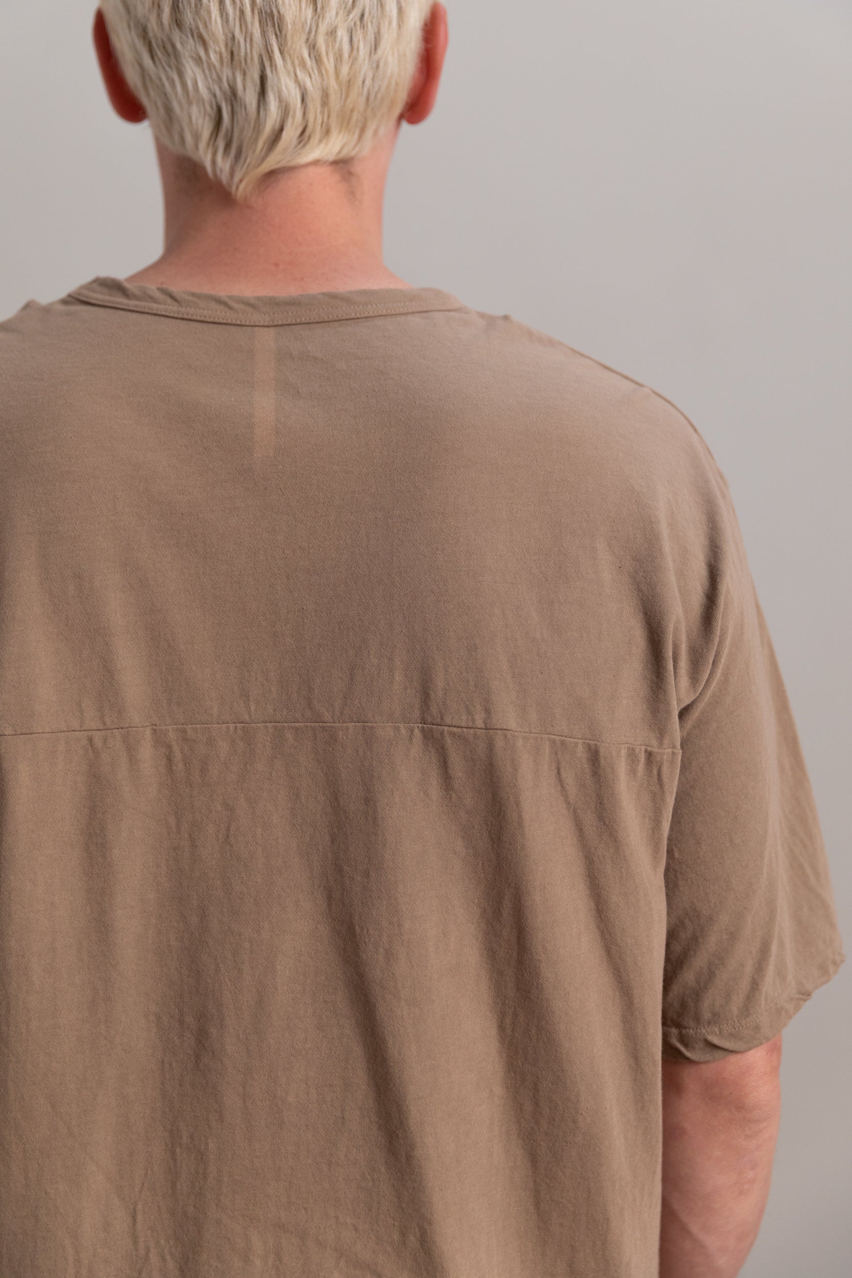 R20 T5 BINDER T-SHIRT IN DUST JERSEY - Image 7
