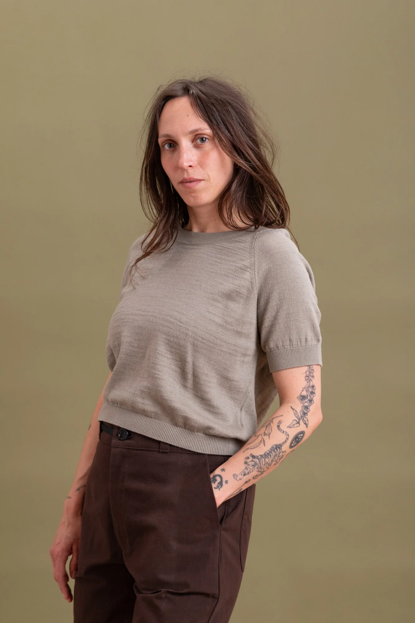 RAGLAN TEE IN FOG GREEN - Image 4