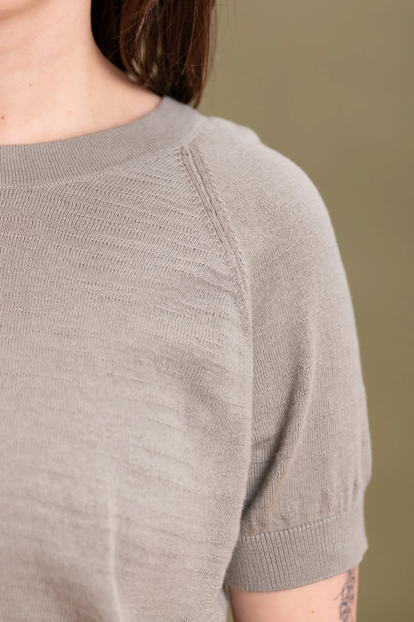 RAGLAN TEE IN FOG GREEN - Image 7