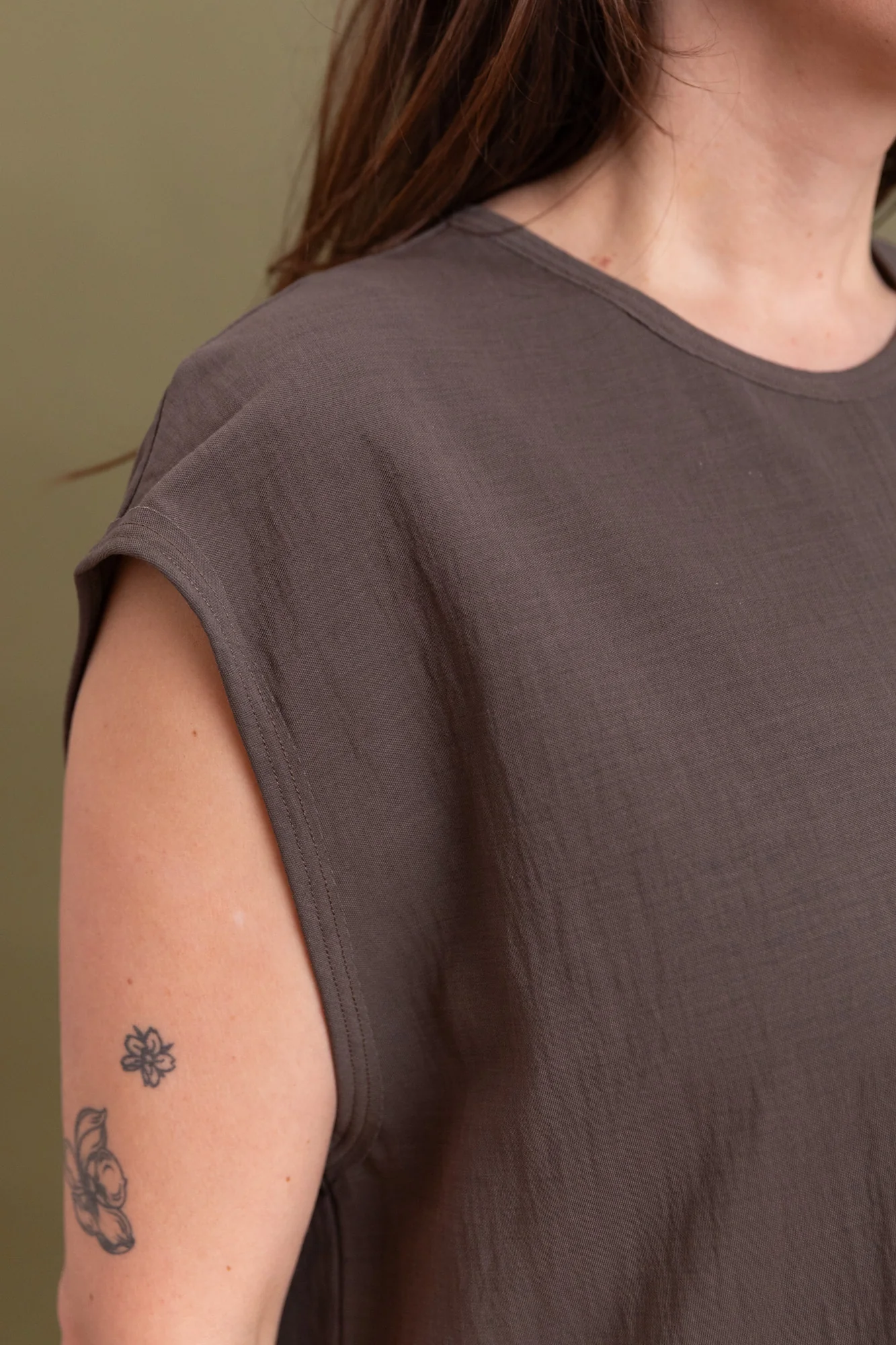 RECESS DRESS IN TAUPE - Image 7