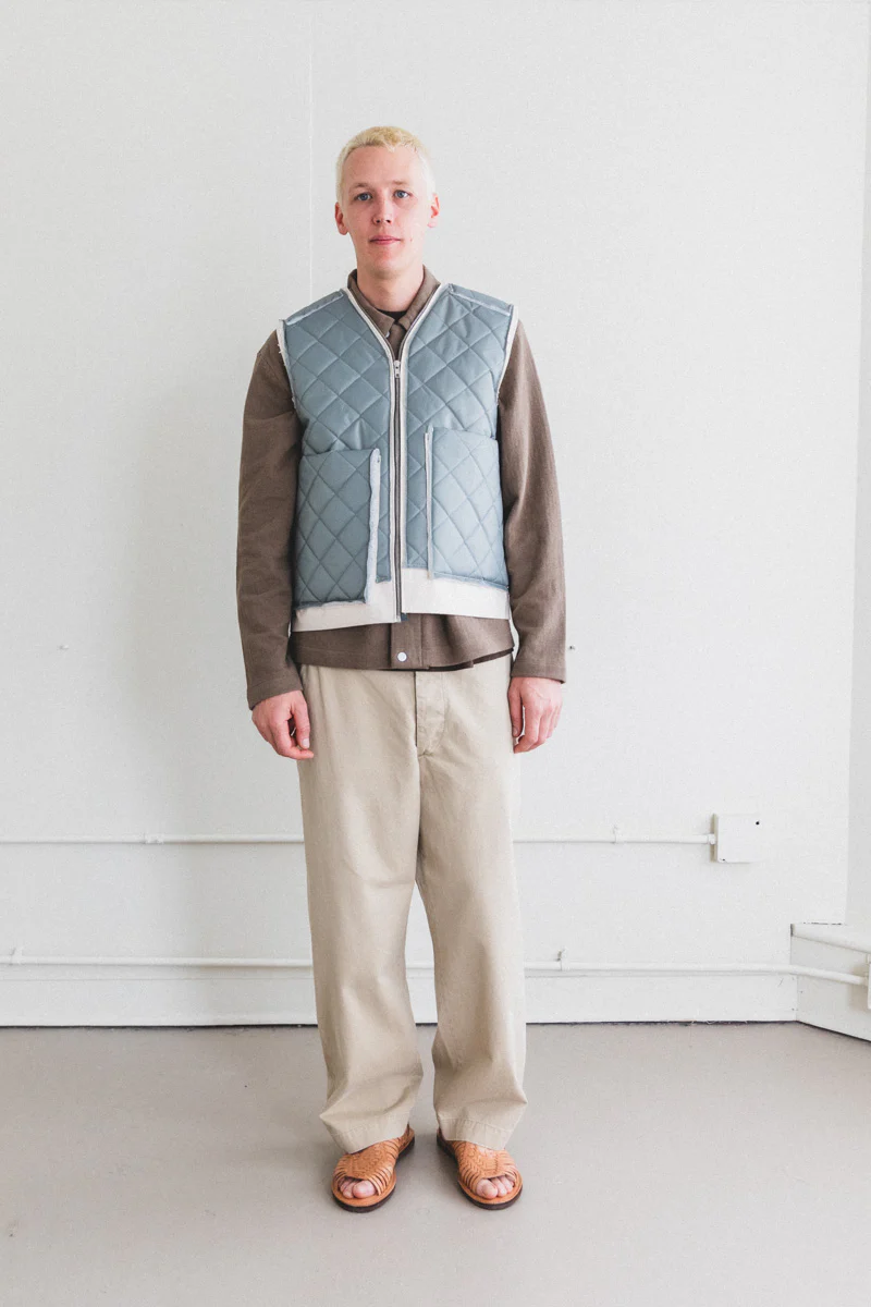 RESEARCH ZIP VEST IN SAGE - Image 9