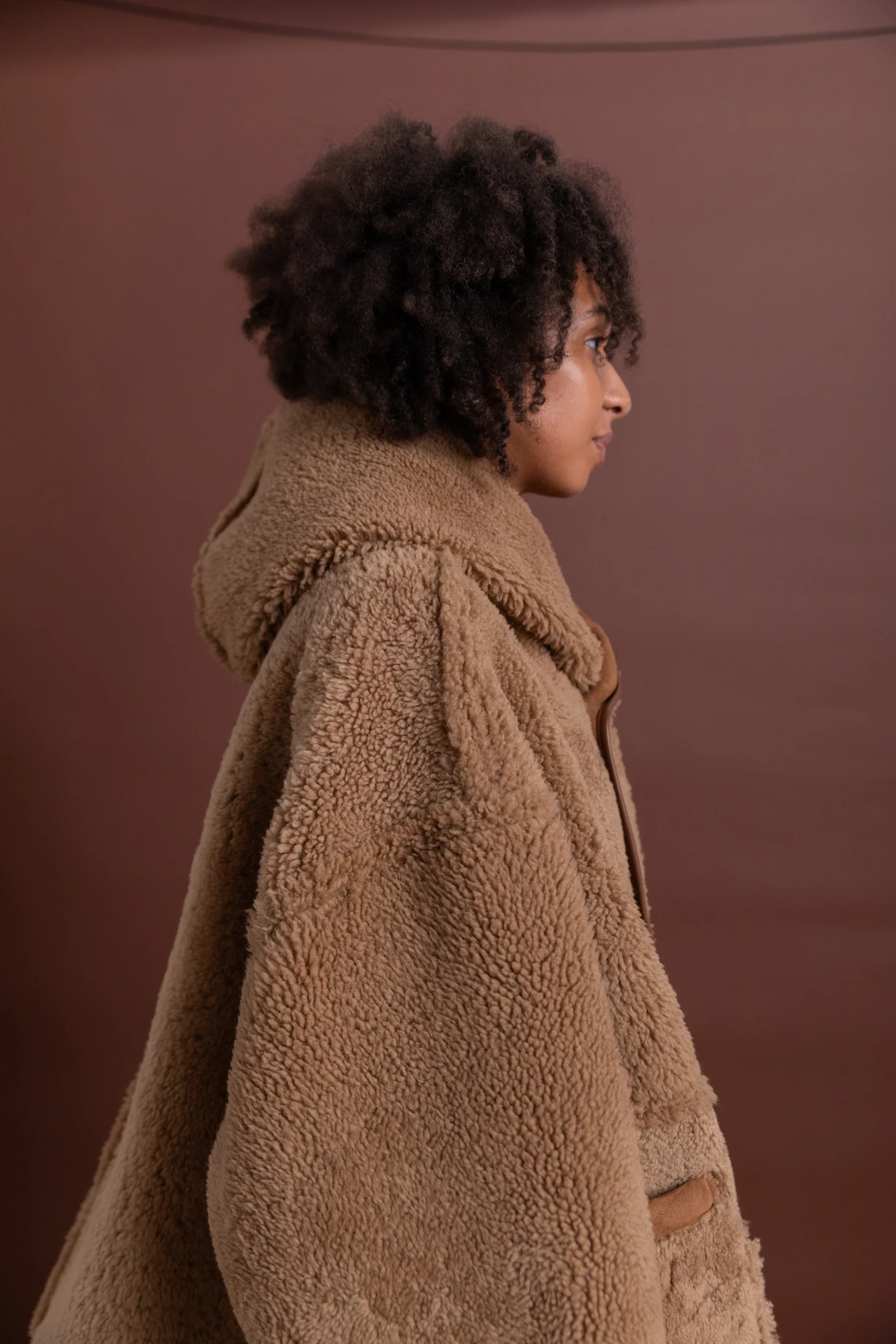 REVERSIBLE HOLLAND COAT IN TAN CURLY SUEDE SHEEPSKIN - Image 12