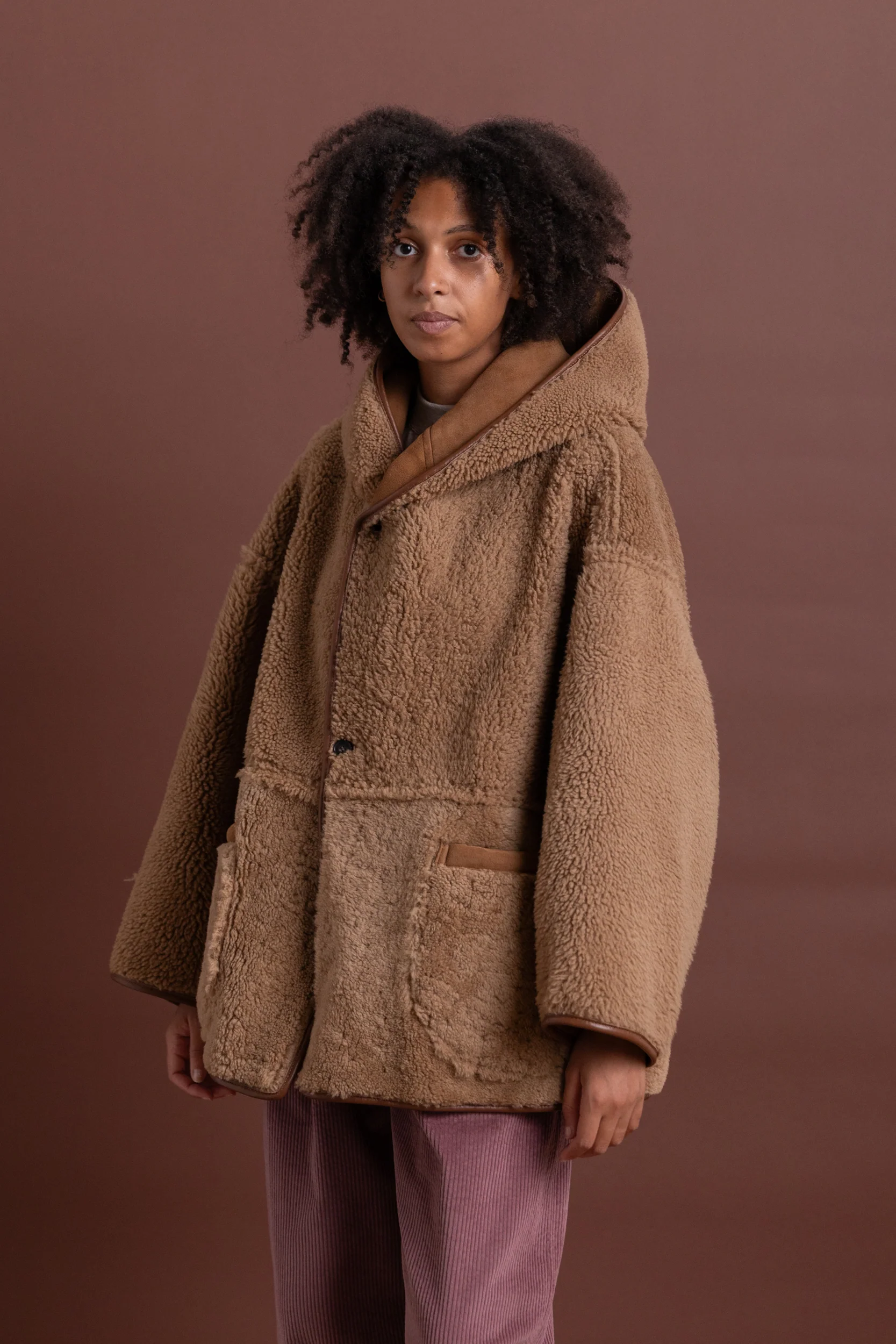 REVERSIBLE HOLLAND COAT IN TAN CURLY SUEDE SHEEPSKIN - Image 2