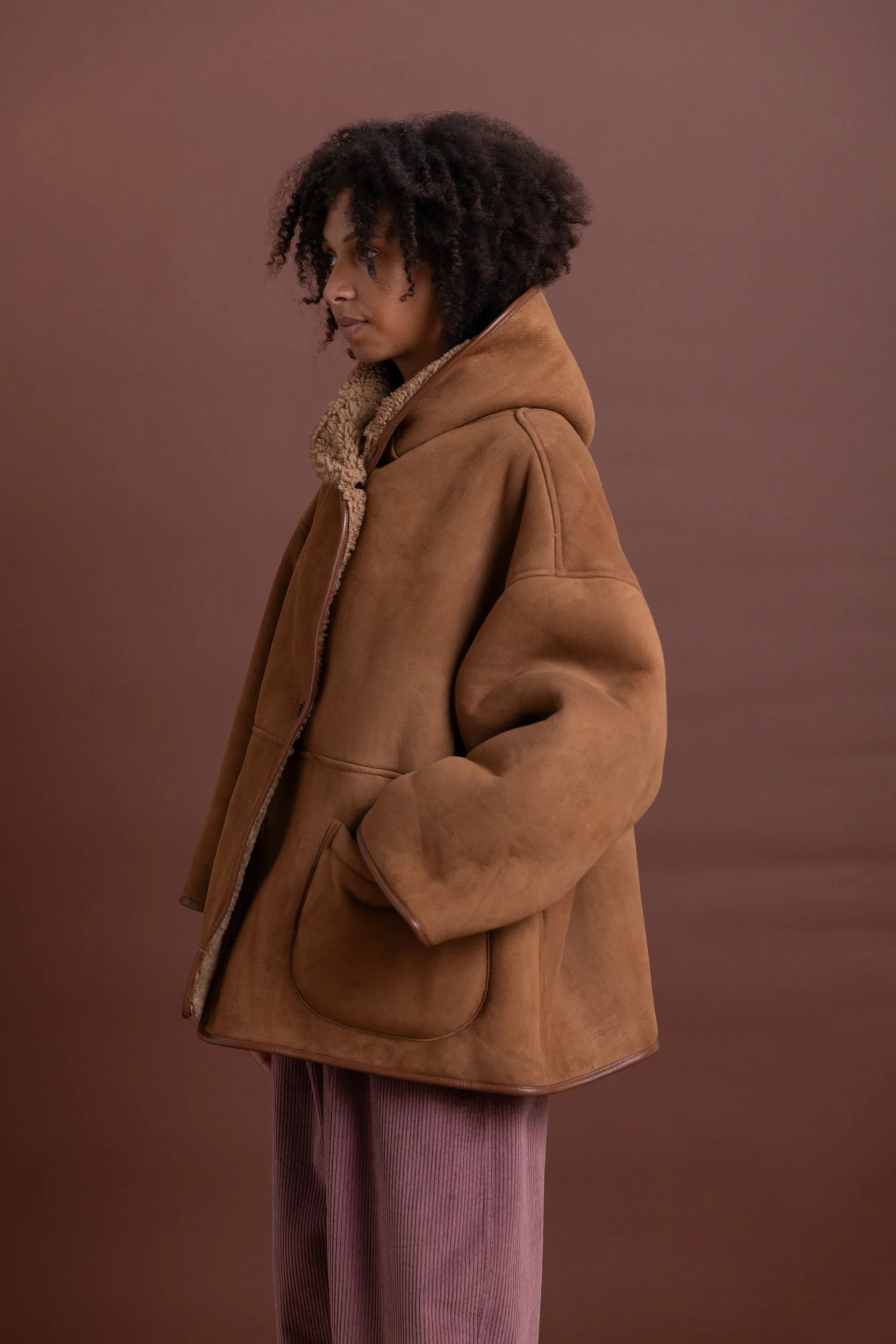 REVERSIBLE HOLLAND COAT IN TAN CURLY SUEDE SHEEPSKIN - Image 5