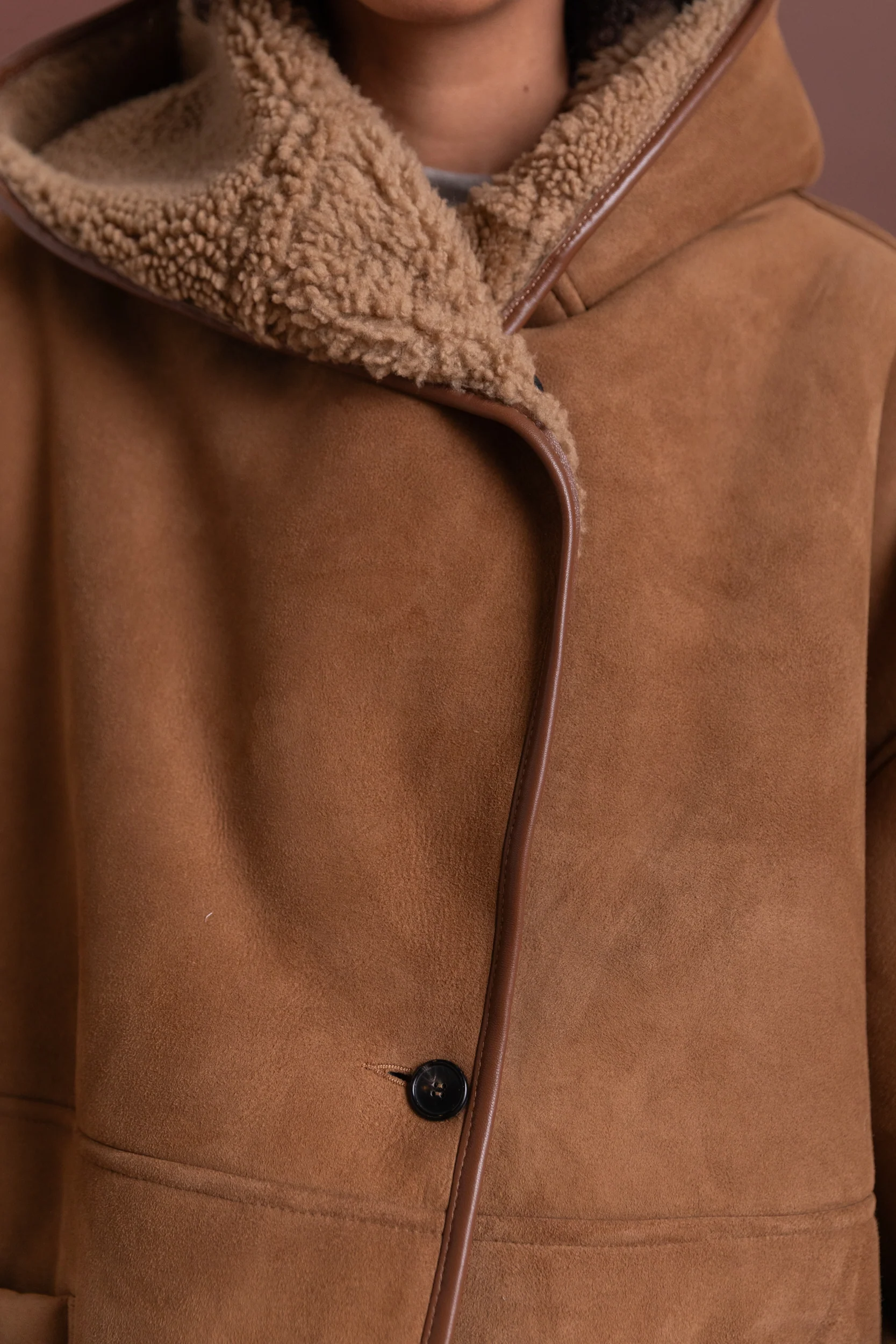 REVERSIBLE HOLLAND COAT IN TAN CURLY SUEDE SHEEPSKIN - Image 7