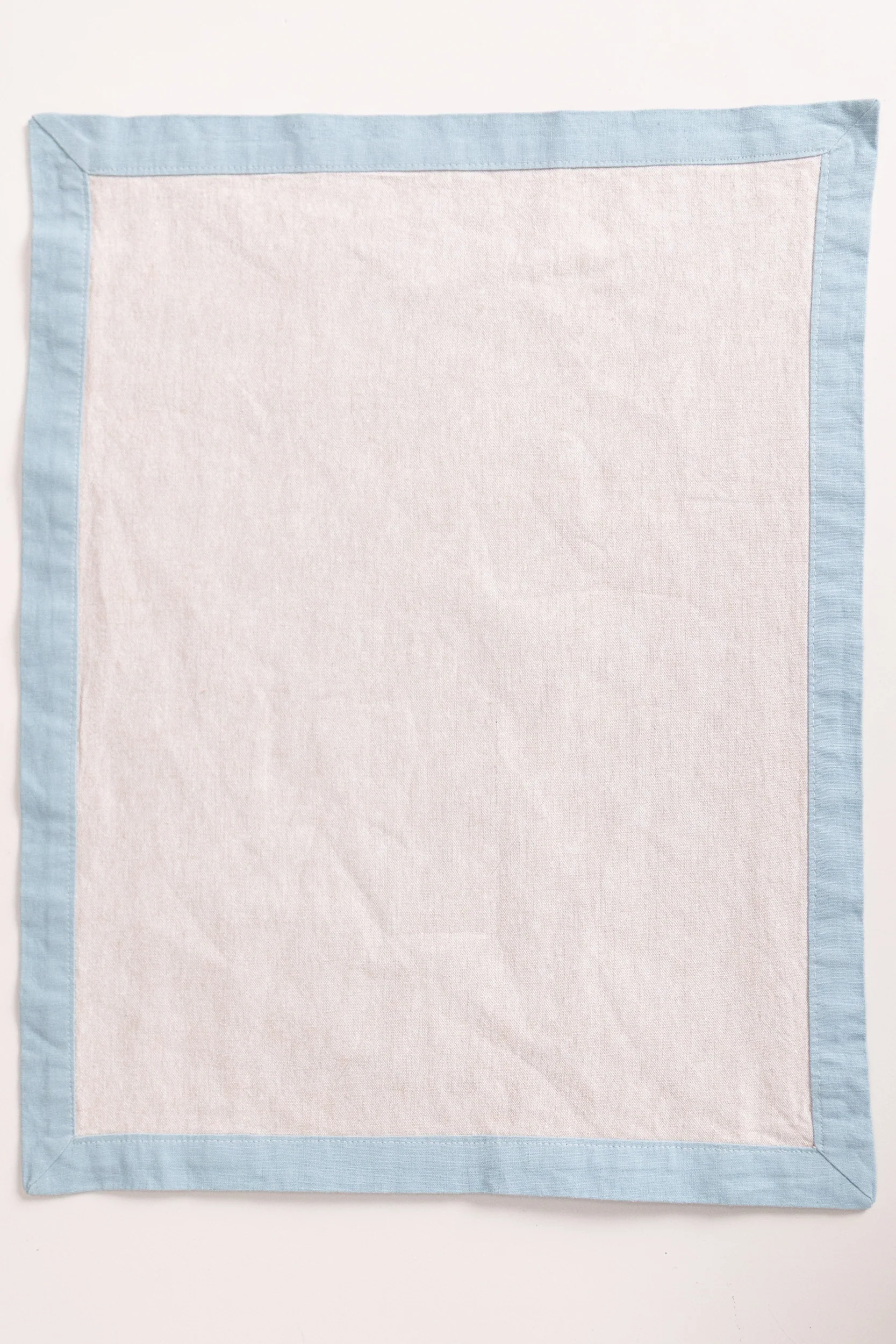 REVERSIBLE PLACEMAT IN CREAM - SET OF FOUR - Image 4
