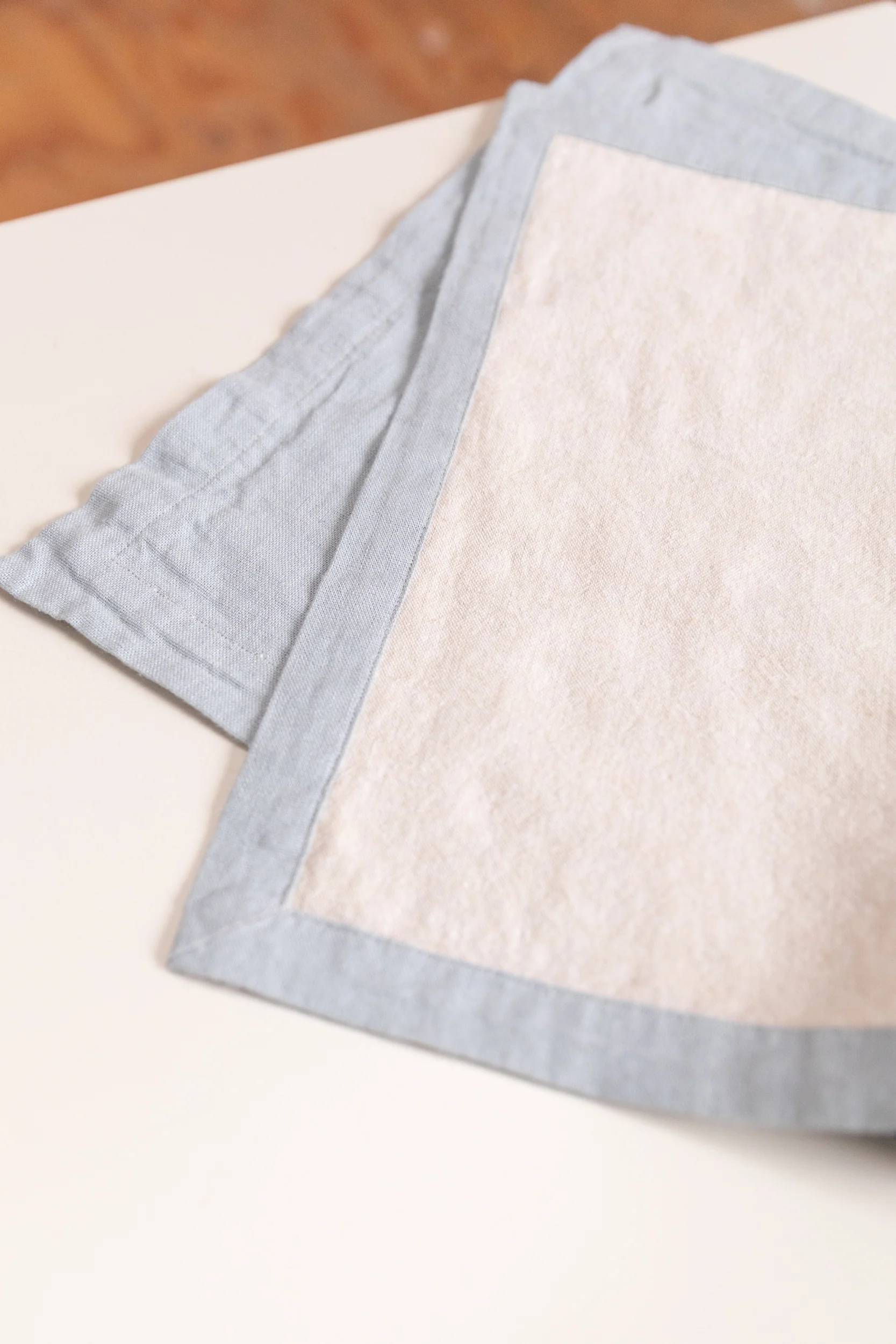REVERSIBLE PLACEMAT IN CREAM - SET OF FOUR - Image 3