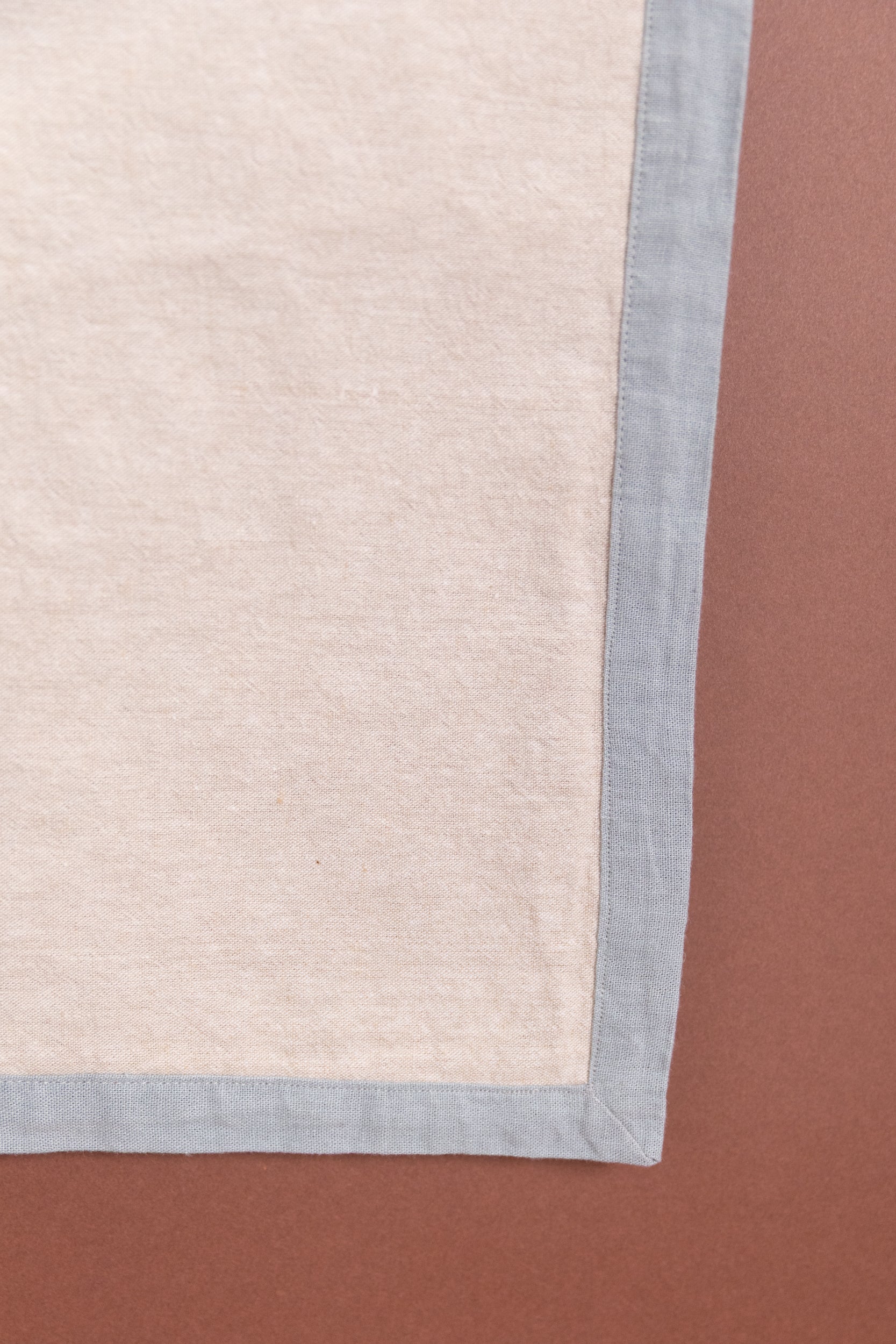 REVERSIBLE PLACEMAT IN CREAM - SET OF FOUR - Image 4