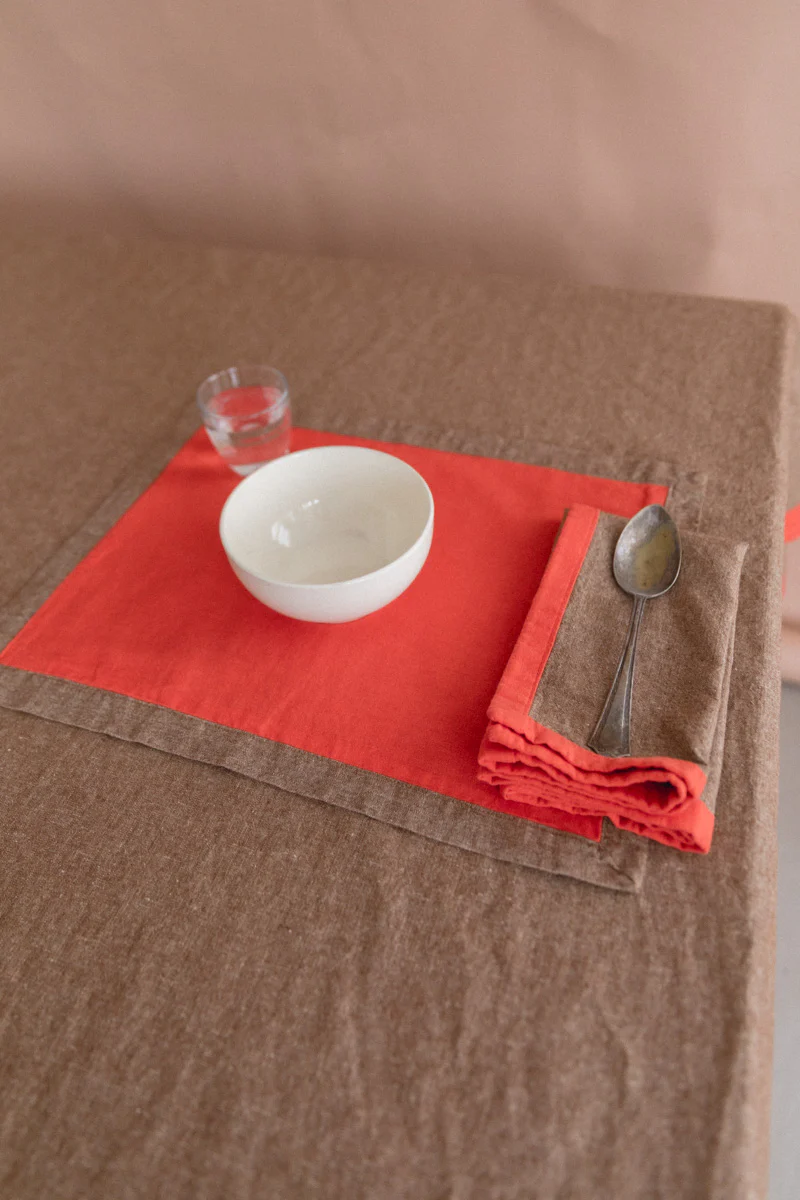 REVERSIBLE PLACEMAT IN POPPY - SET OF FOUR - Image 4