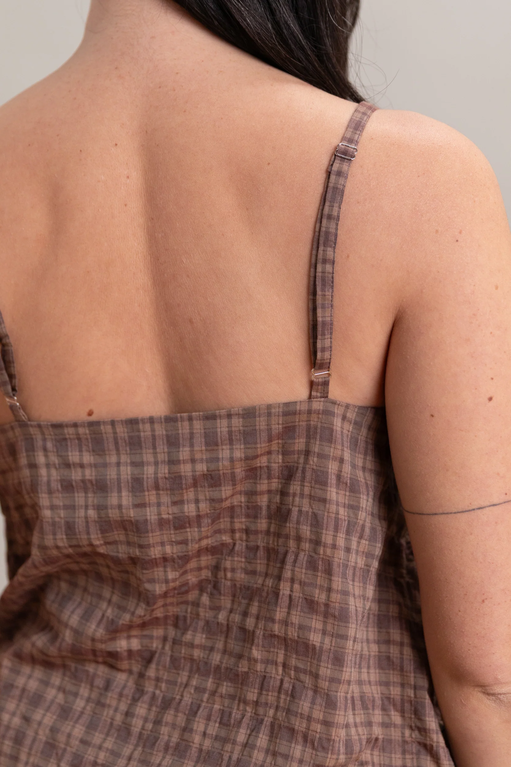 RUFFLE CAMISOLE TANK IN UMBER ORGANIC COTTON - Image 6