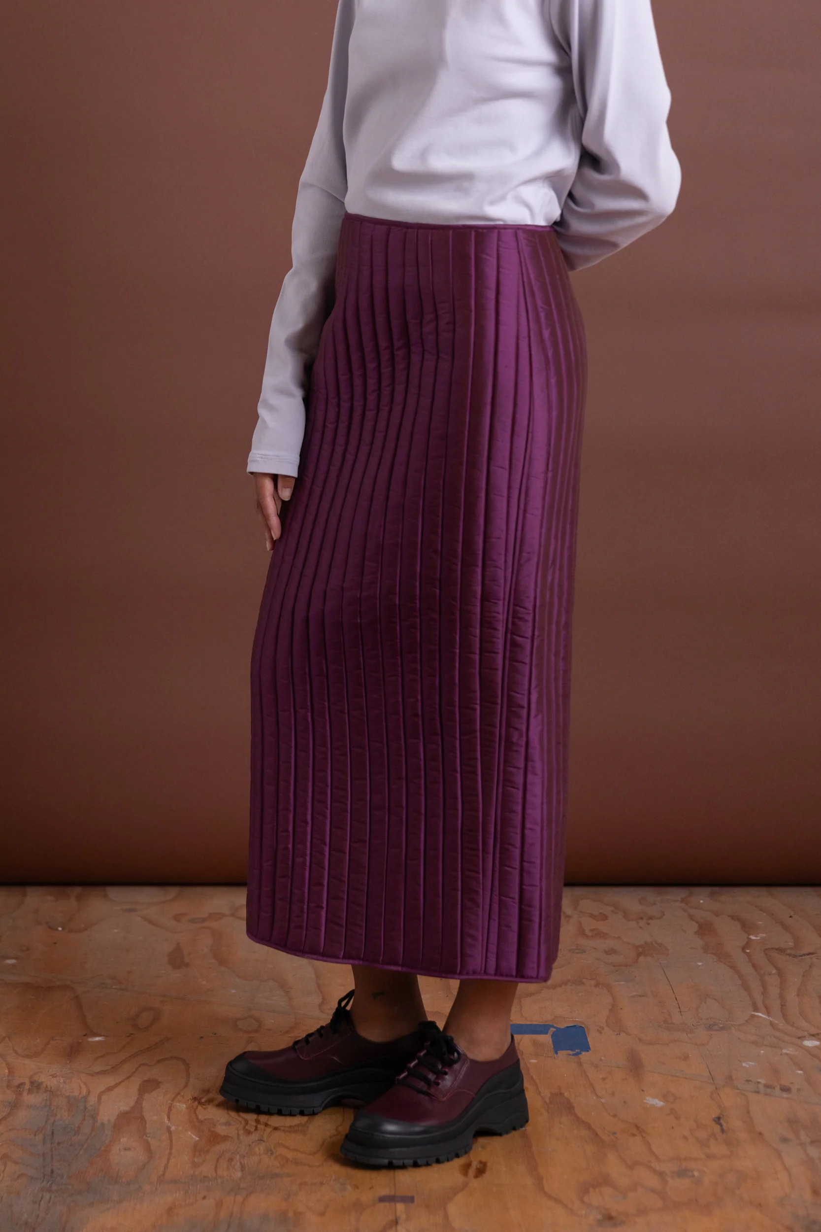 SADIE SKIRT IN PLUM QUILTED SILK - Image 2