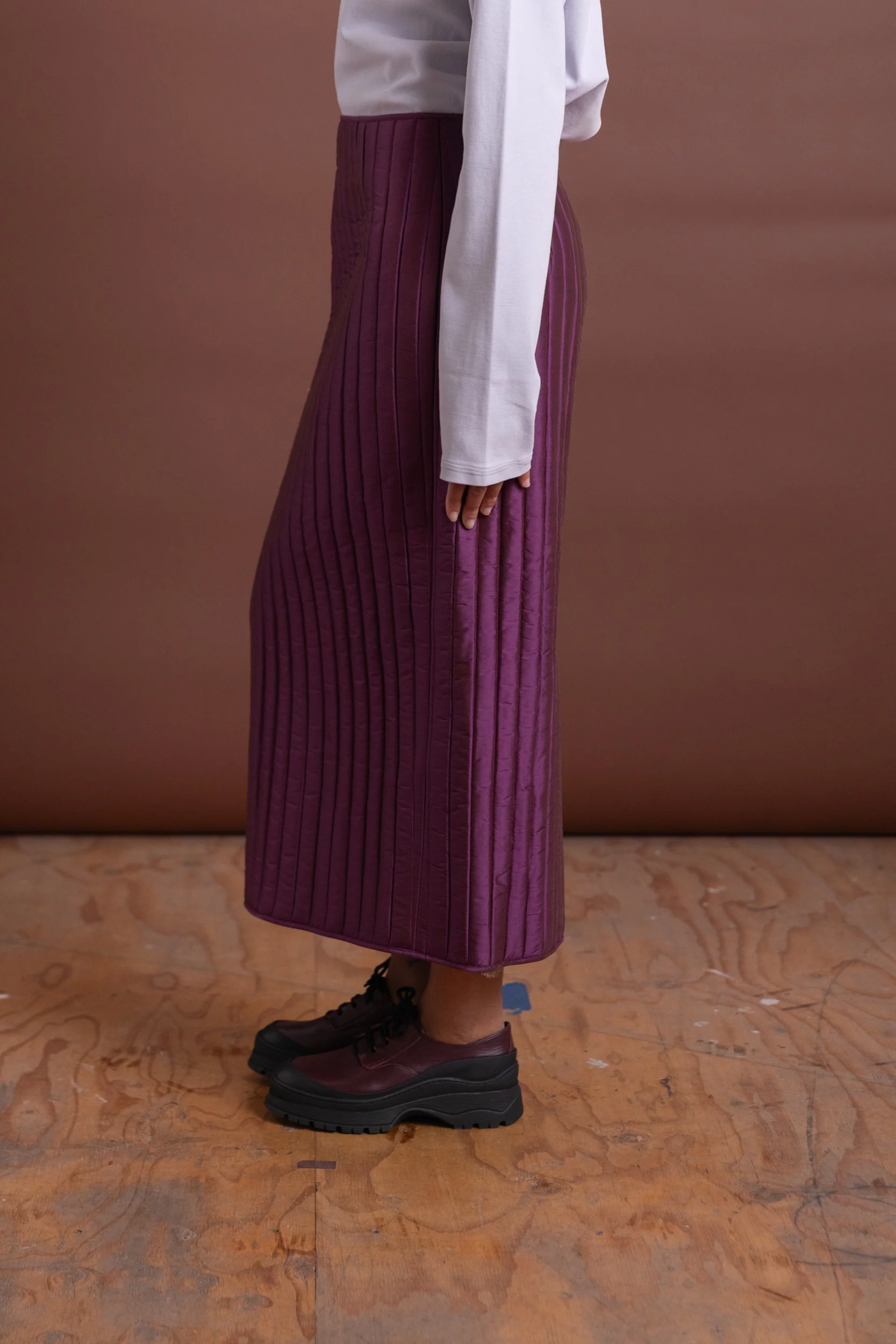 SADIE SKIRT IN PLUM QUILTED SILK - Image 4
