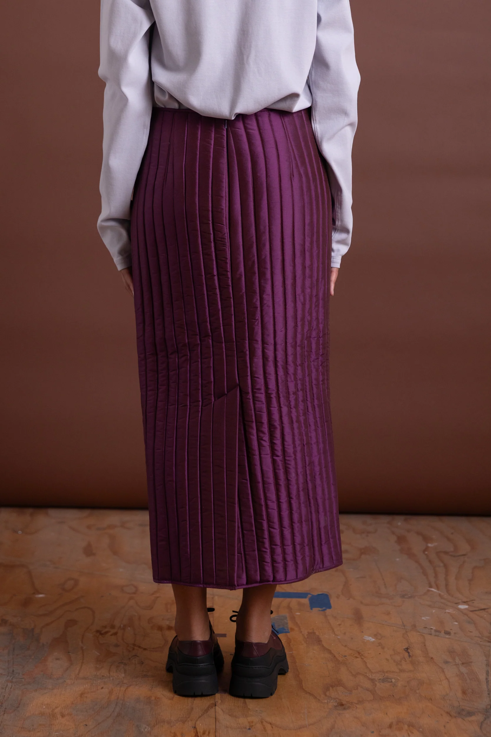SADIE SKIRT IN PLUM QUILTED SILK - Image 5