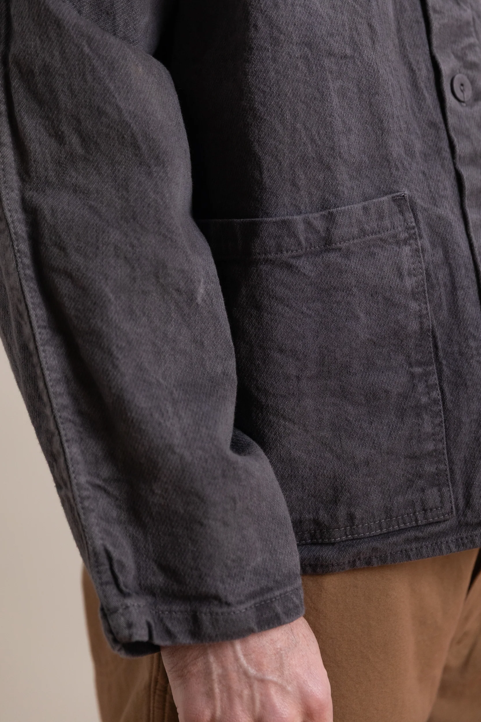 TYPE 931 SCOUT JACKET IN GREY LOGWOOD COTTON BLACKOUT - Image 4