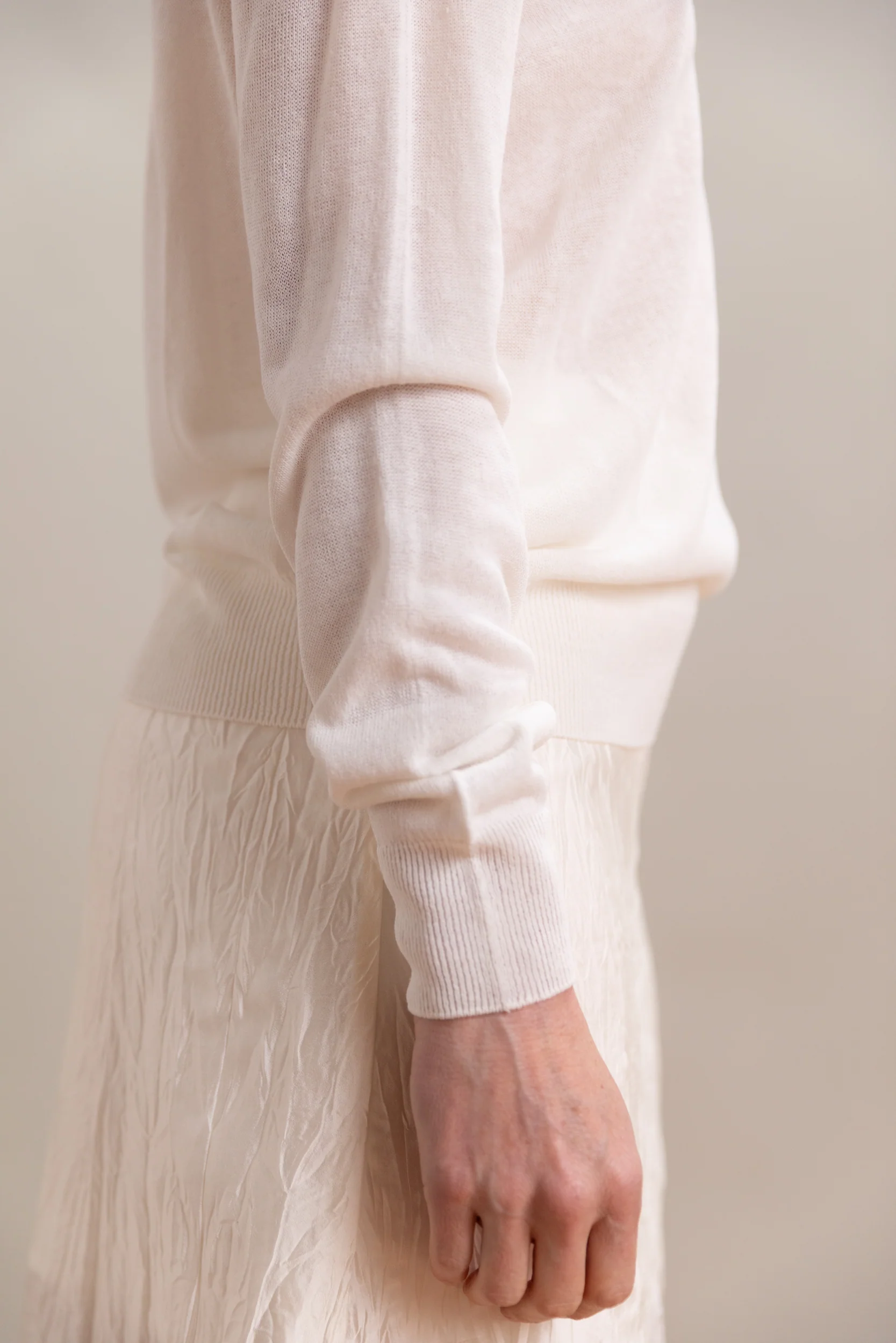 SEMI SHEER LINEN BLEND KNIT TOP IN WHITE - Image 5