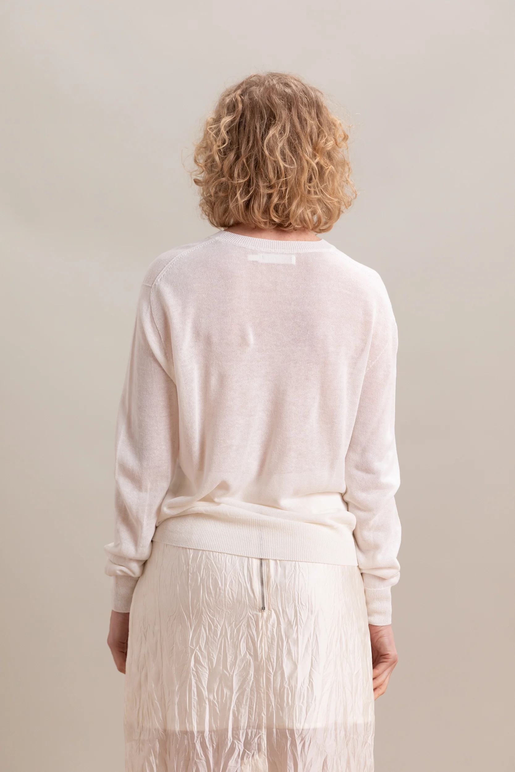SEMI SHEER LINEN BLEND KNIT TOP IN WHITE - Image 7
