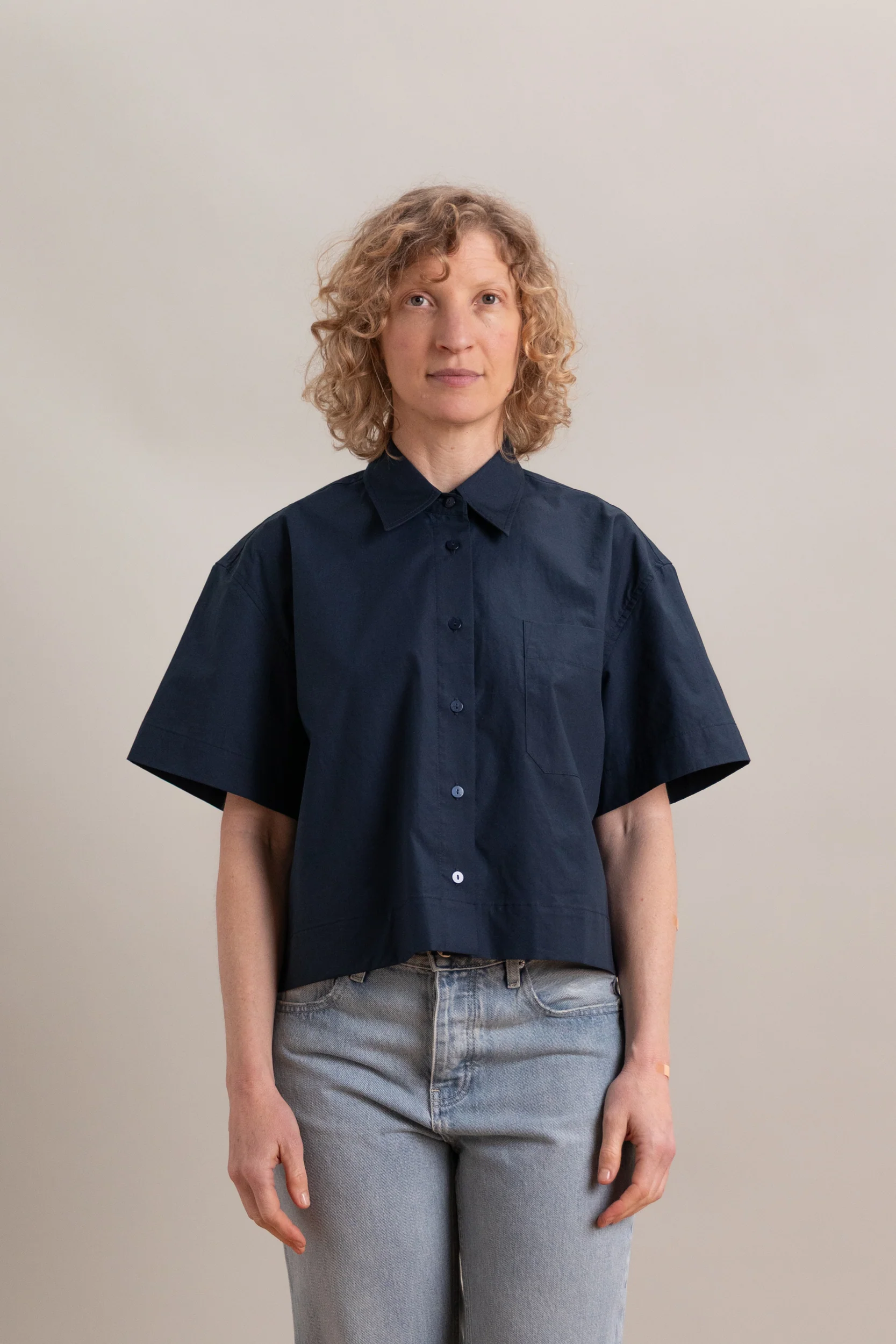 SHORT SLEEVE COTTON SHIRT IN NAVY - Image 6