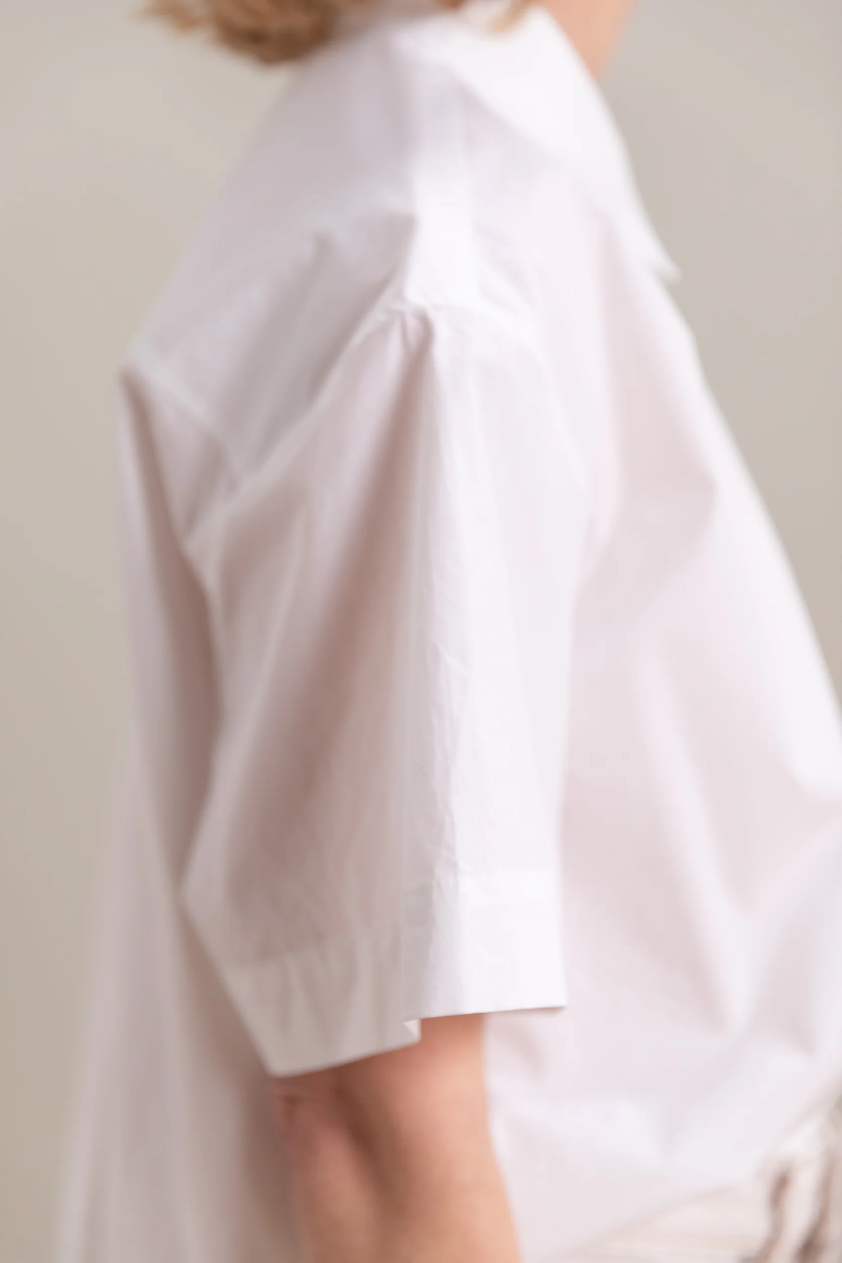 SHORT SLEEVE COTTON SHIRT IN WHITE - Image 4