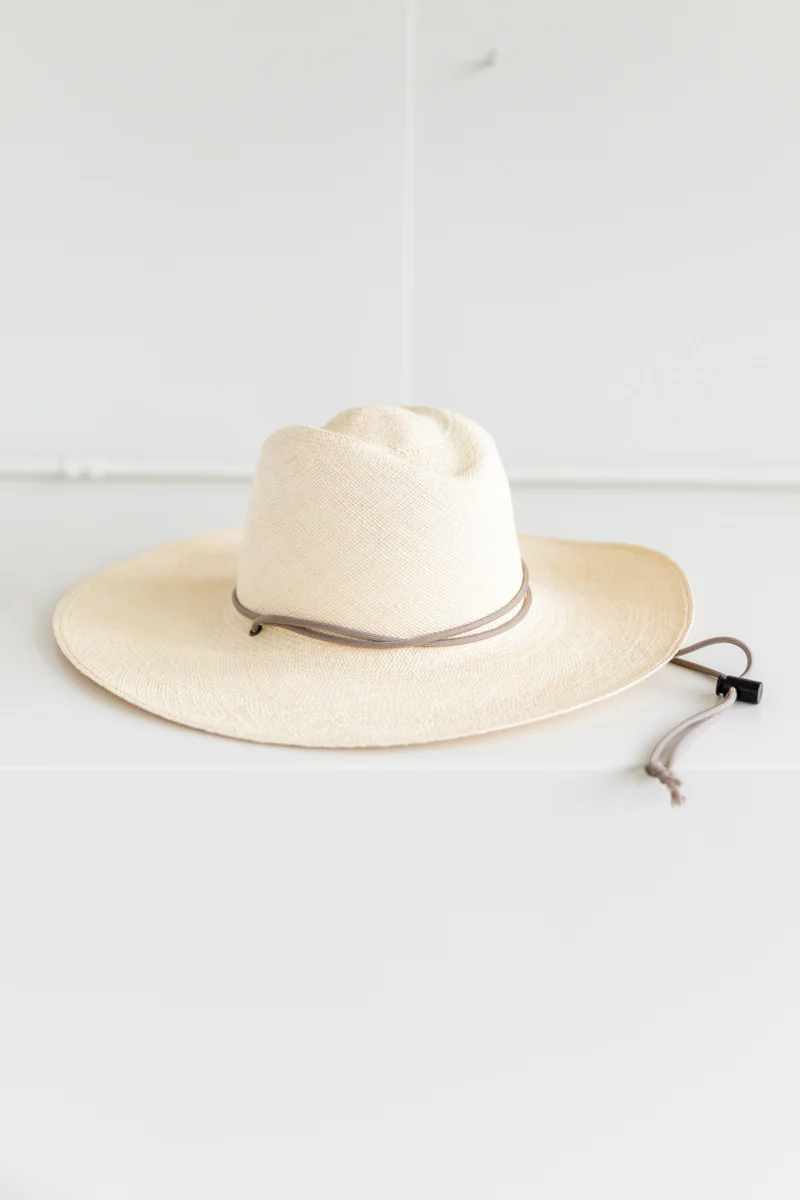 SIMON IN PANAMA STRAW