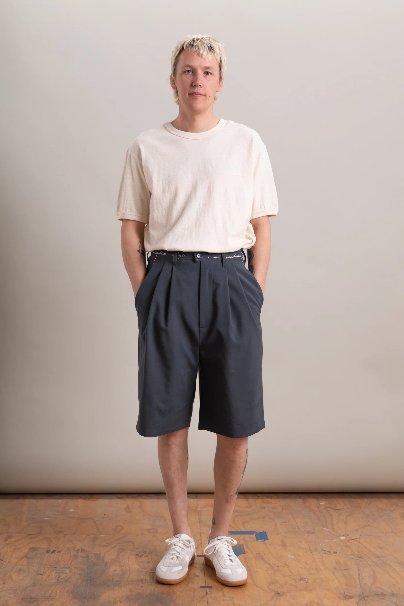 SLIM SUIT SHORTS IN PETROL - Image 3