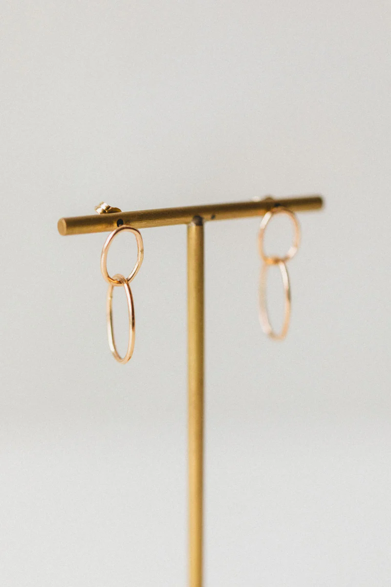 SMALL CHAIN EARRINGS IN 14K GOLD - Image 4