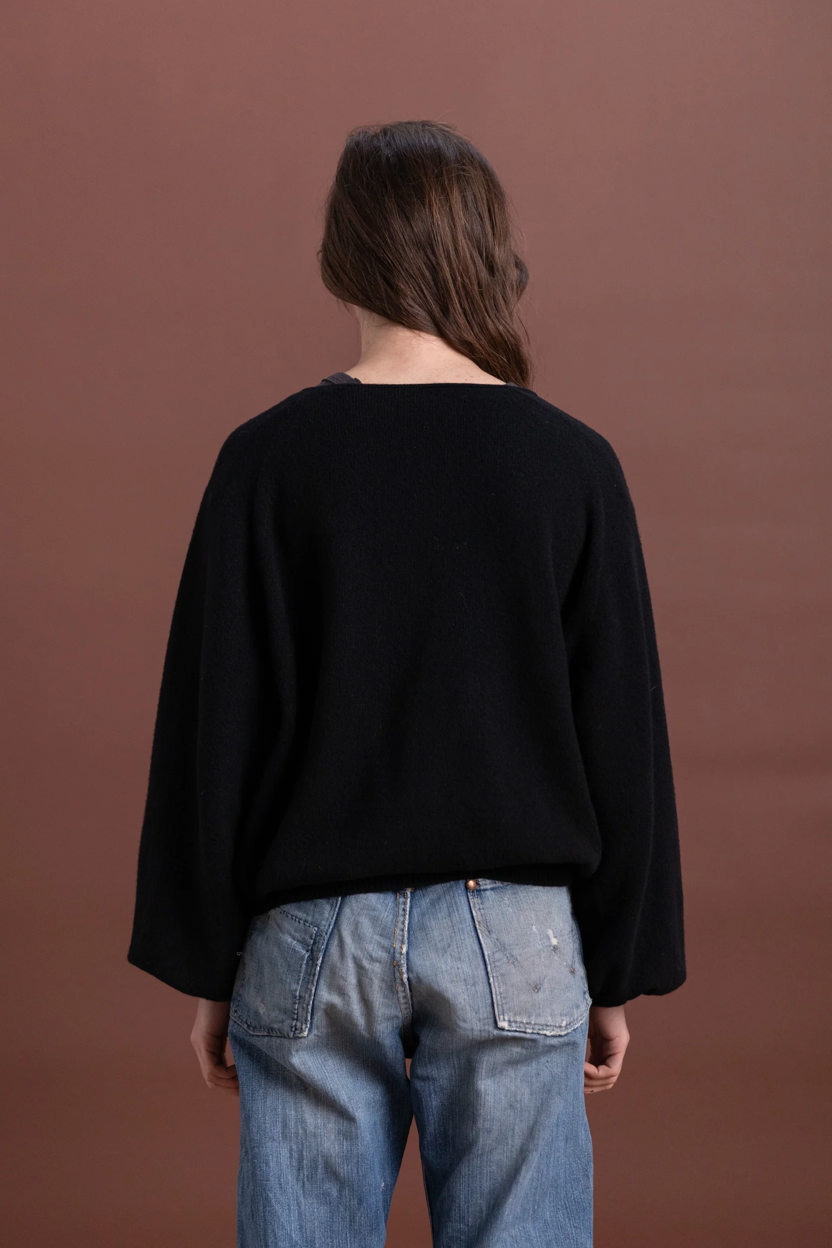 SOAR VNECK IN BLACK RECYCLED CASHMERE - Image 5