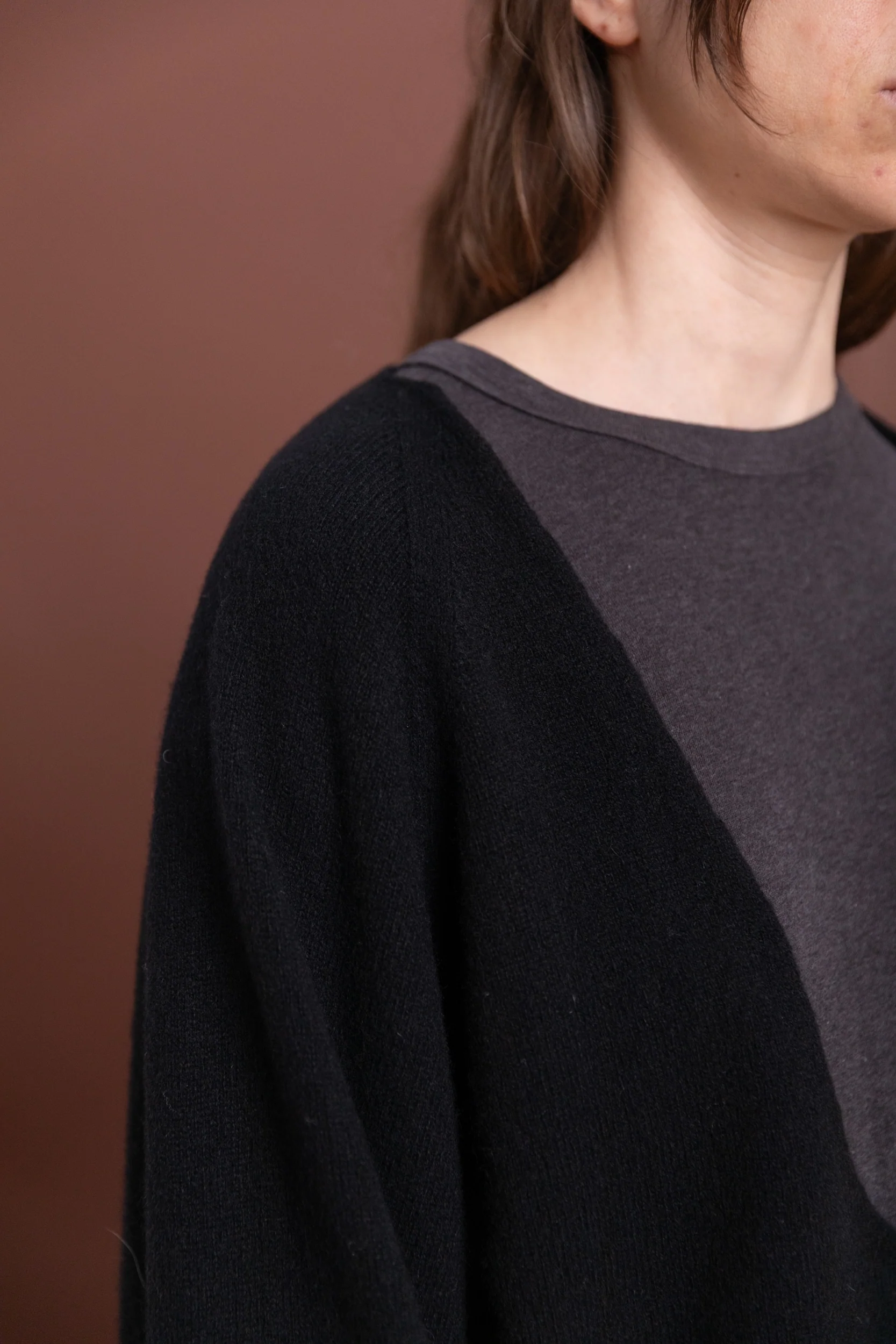 SOAR VNECK IN BLACK RECYCLED CASHMERE - Image 6