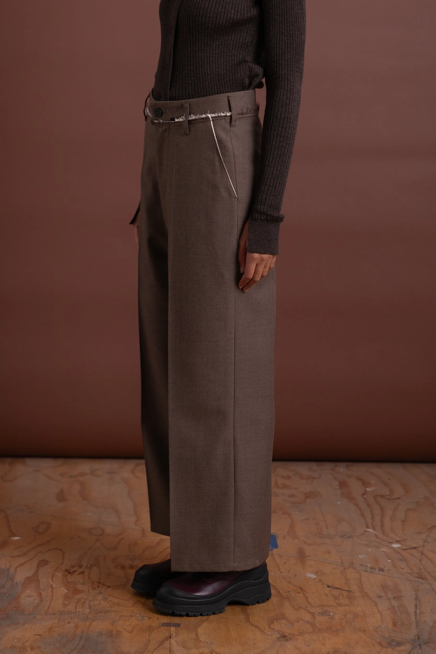 STRAIGHT SLACKS IN BROWN TWILL - Image 3