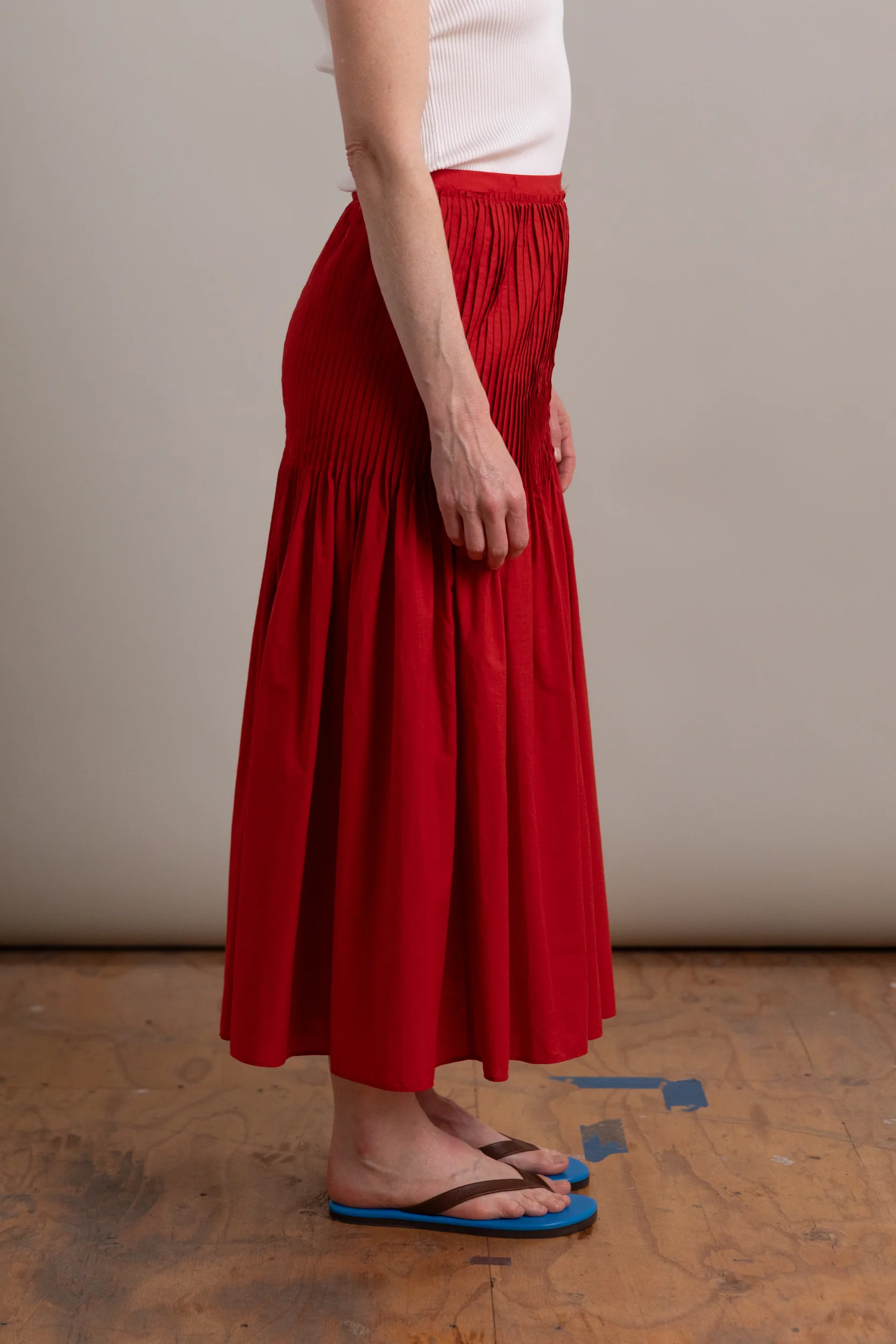 SUPER FINE COTTON LAWN PIN-TUCK SKIRT IN RED - Image 4