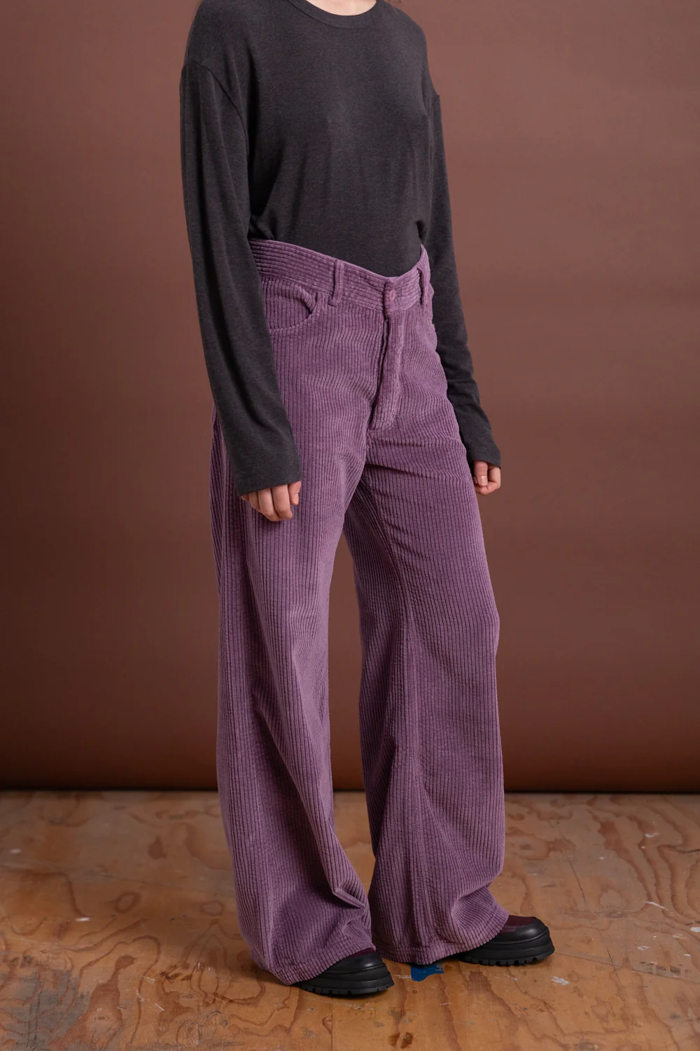TAJO WIDE PANTS IN CUE PURPLE CORDUROY - Image 5