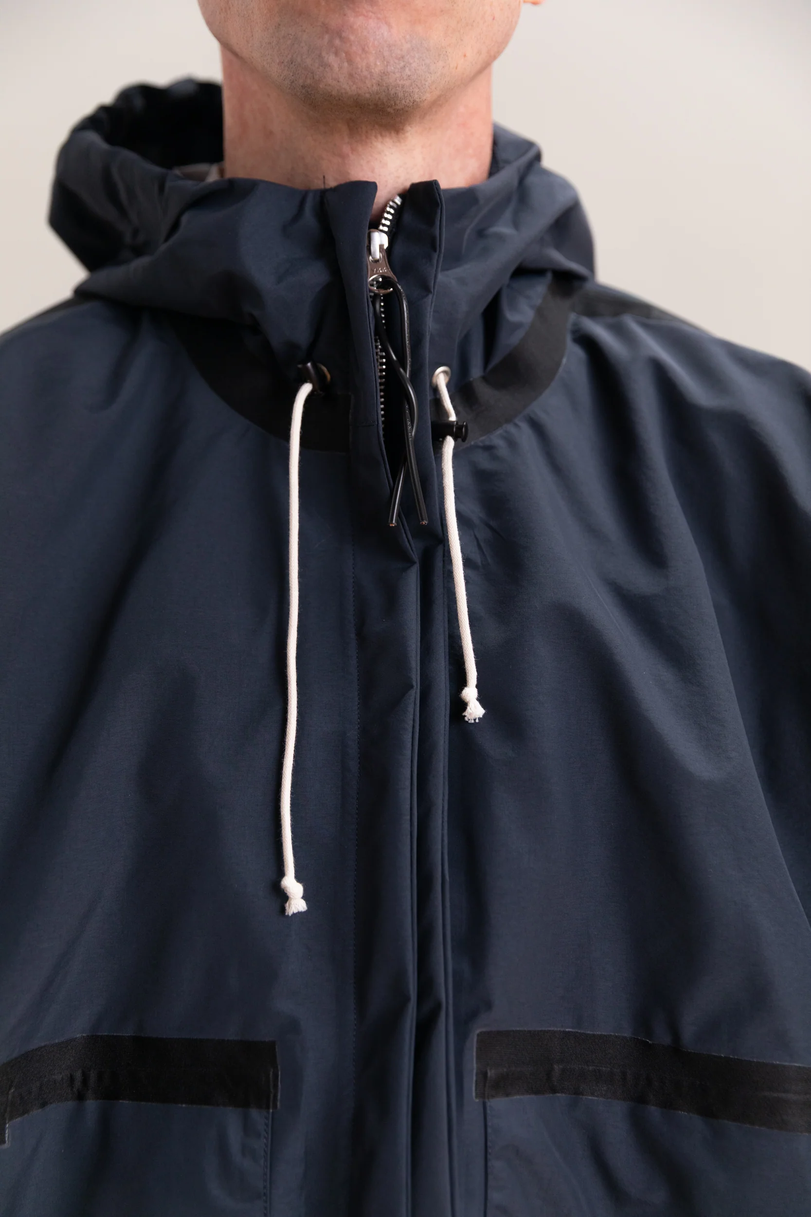 TAPED OUTDOOR JACKET IN NAVY - Image 9