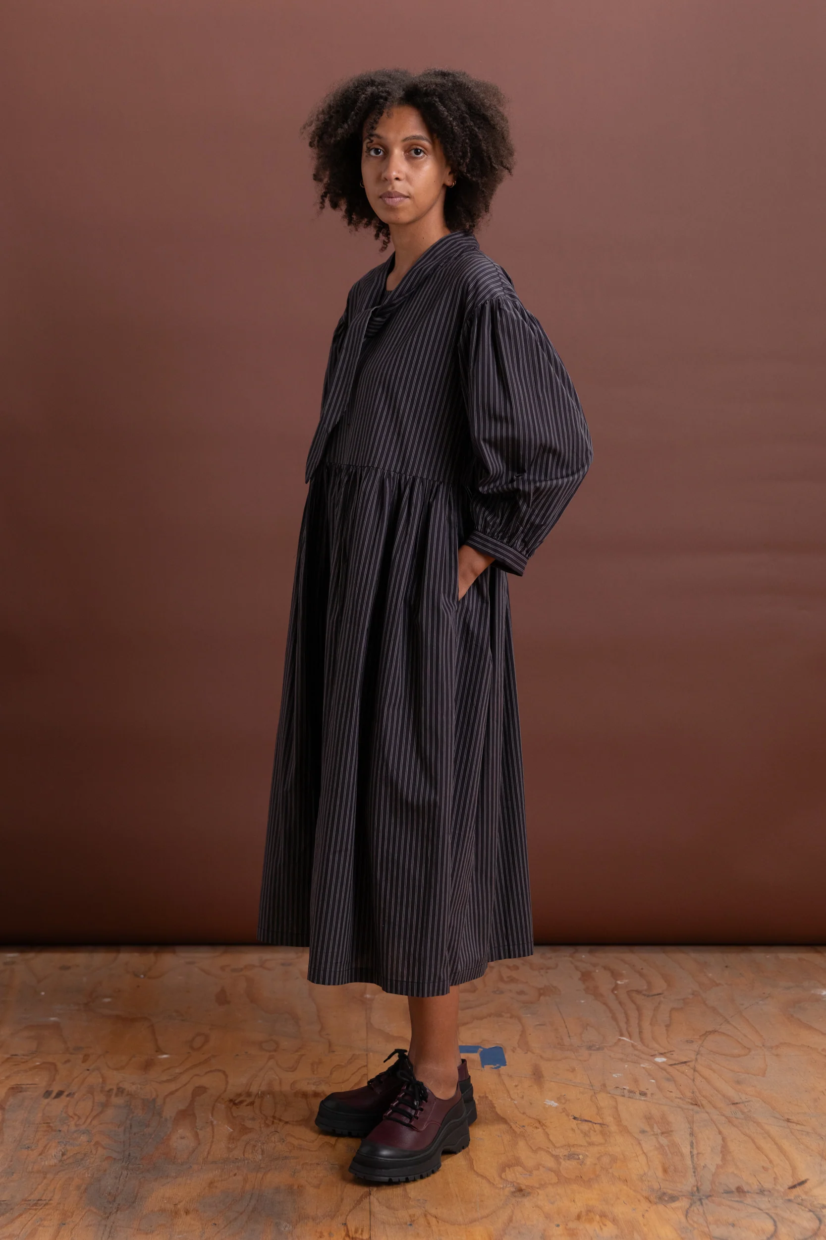 THERISE DRESS IN BLACK STRIPE - Image 3