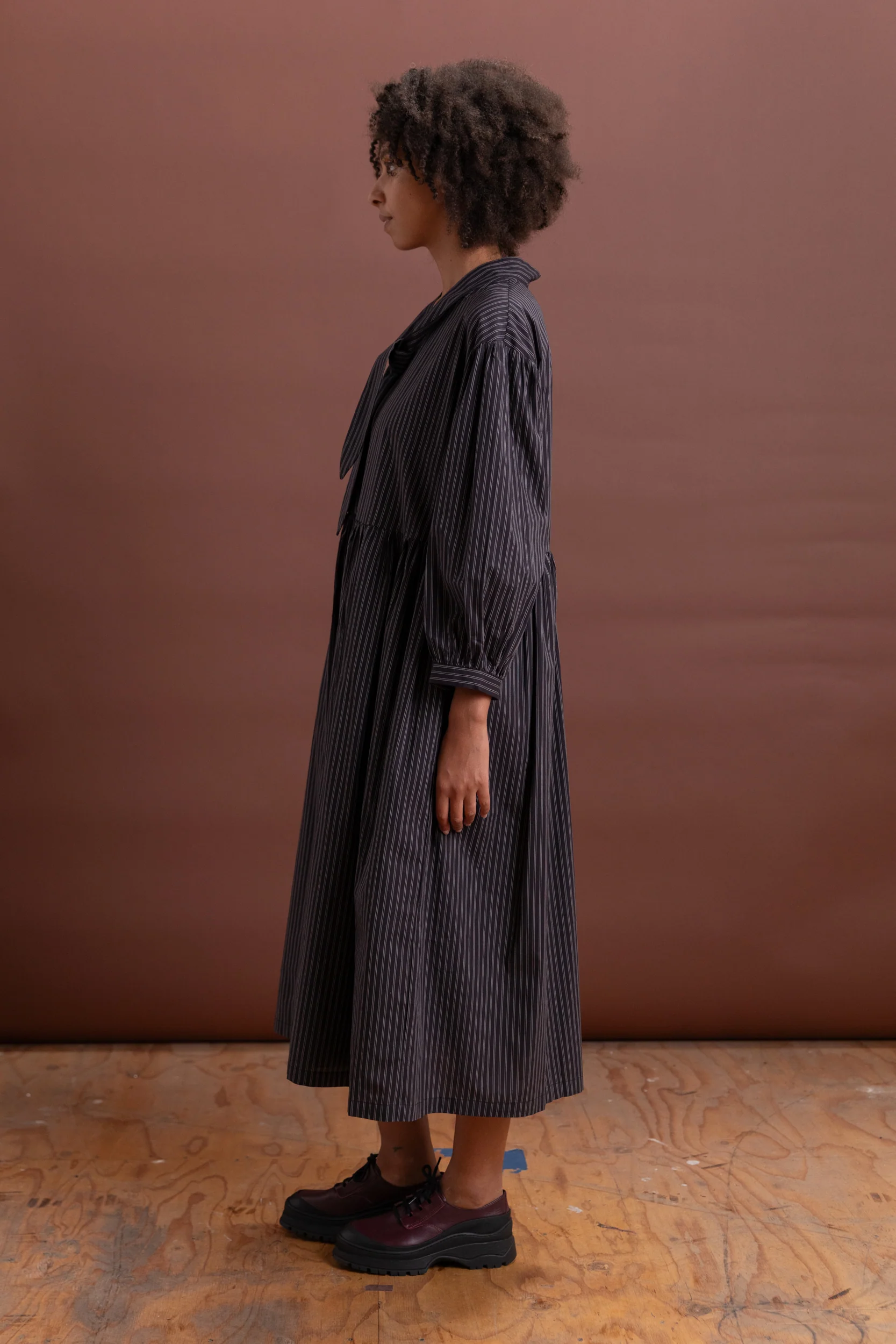 THERISE DRESS IN BLACK STRIPE - Image 6
