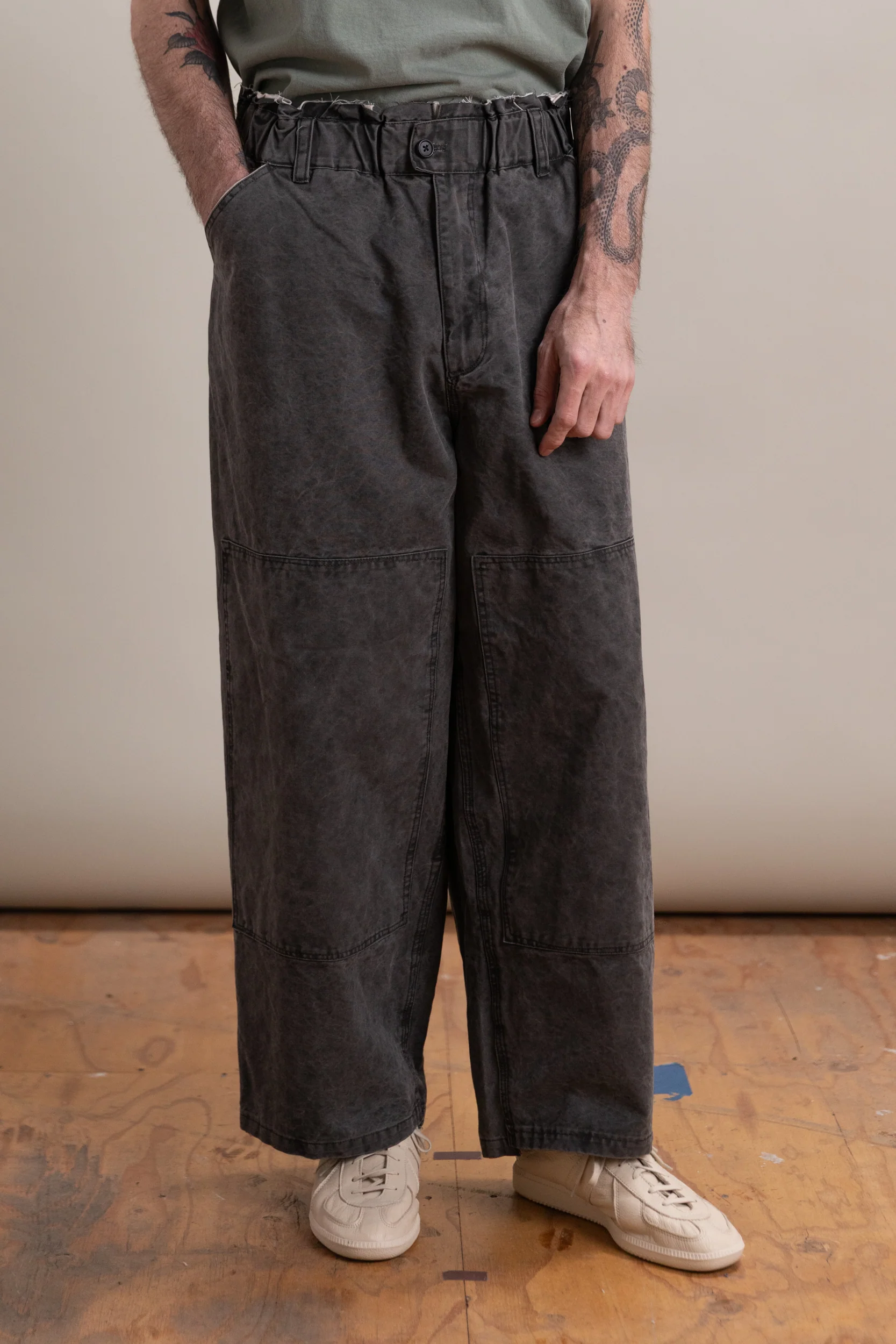 TOPLESS OVERALLS IN BLACK VINTAGE WASH - Image 3