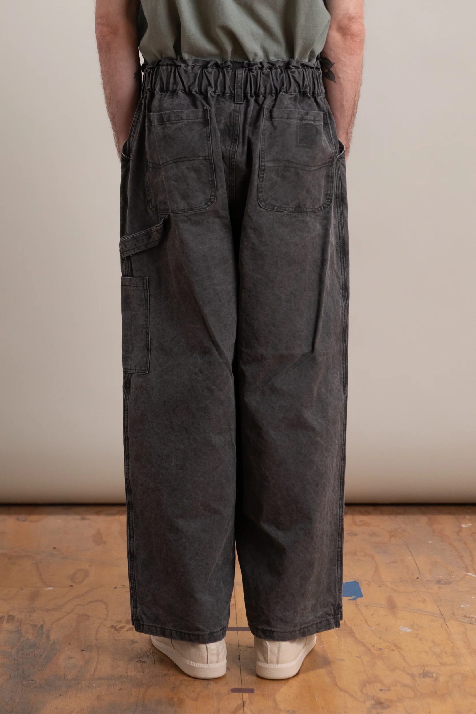 TOPLESS OVERALLS IN BLACK VINTAGE WASH - Image 5