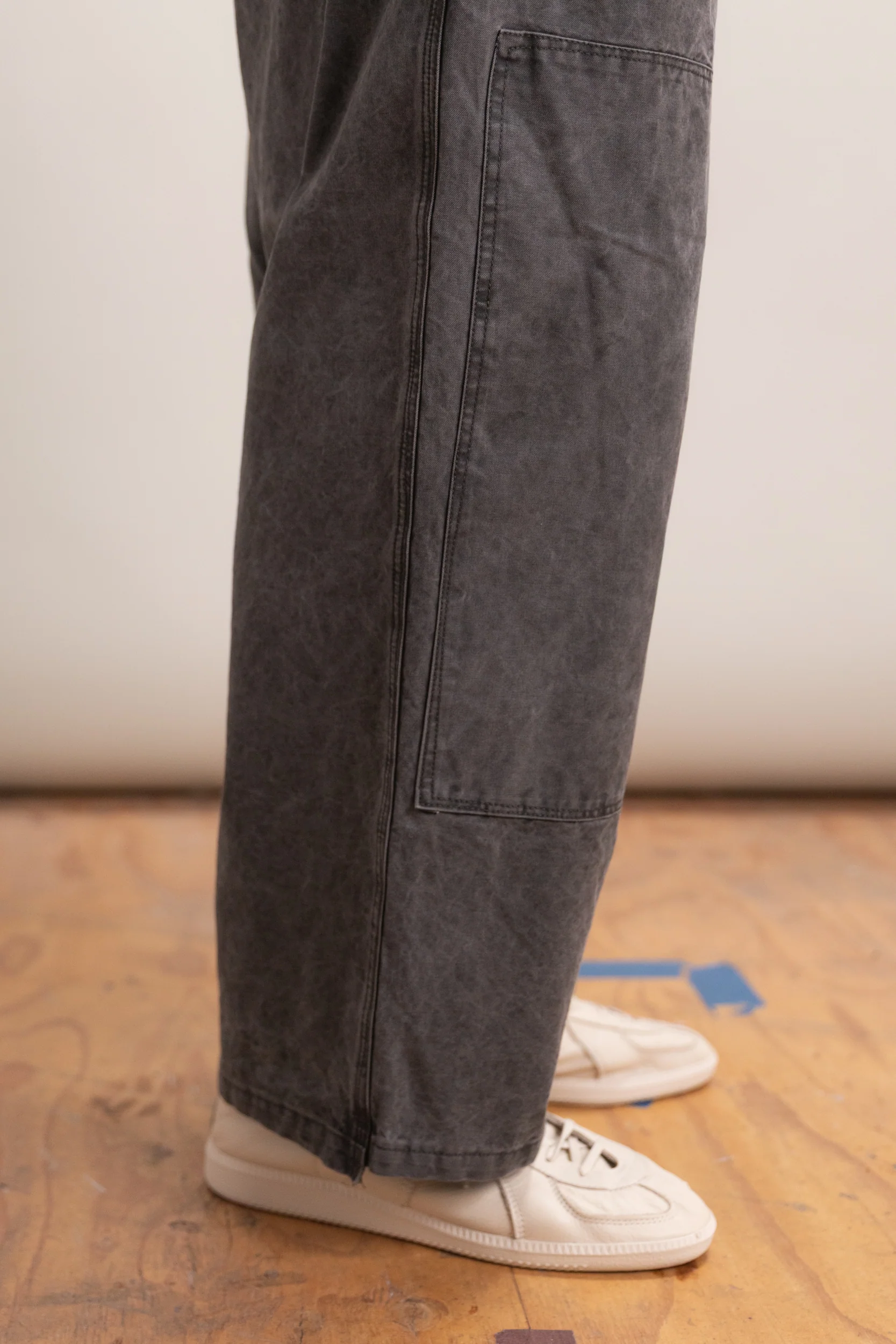 TOPLESS OVERALLS IN BLACK VINTAGE WASH - Image 7