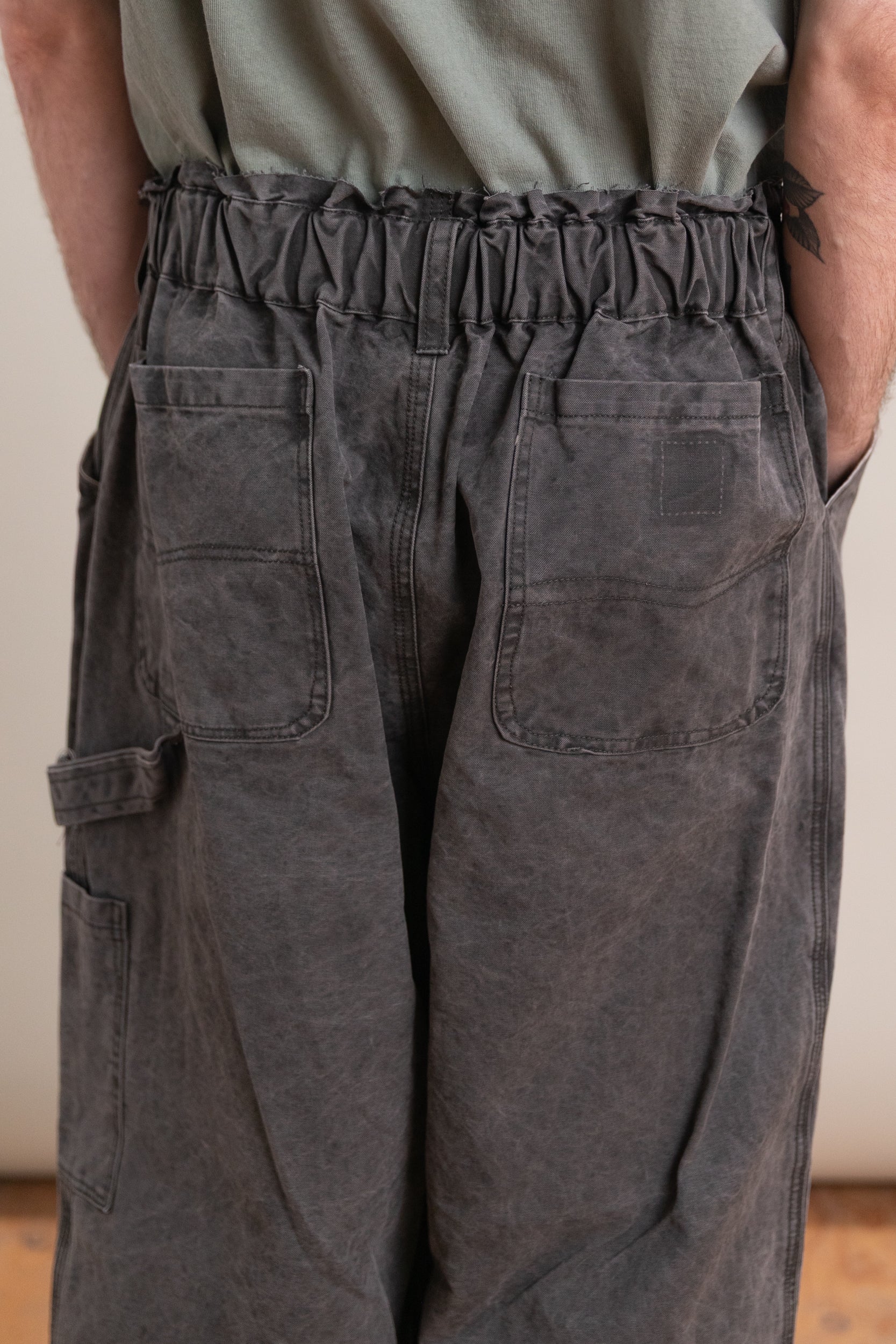 TOPLESS OVERALLS IN BLACK VINTAGE WASH - Image 8