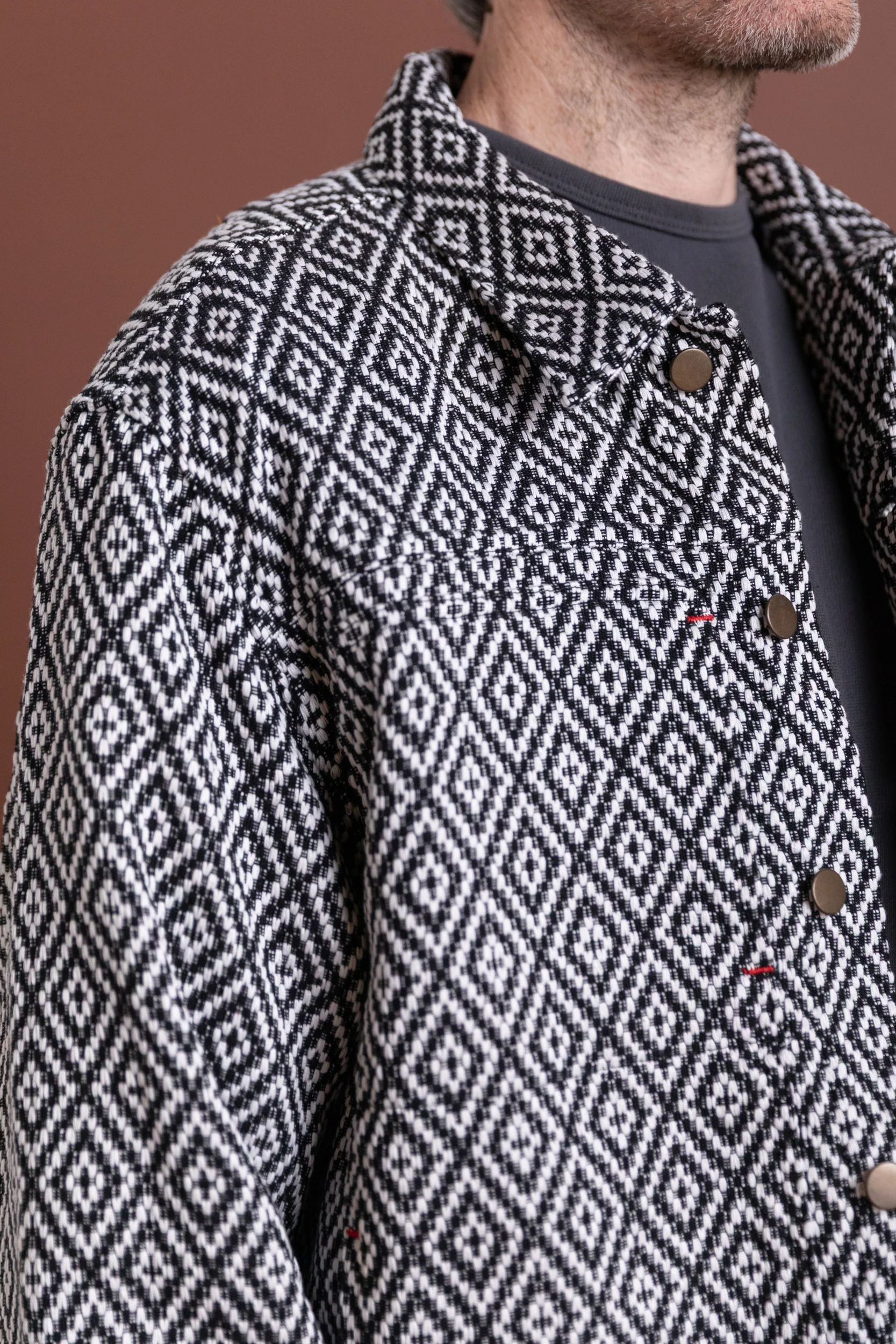 TRUCKER JACKET IN HANDWOVEN BLACK DIAMOND COTTON - Image 2