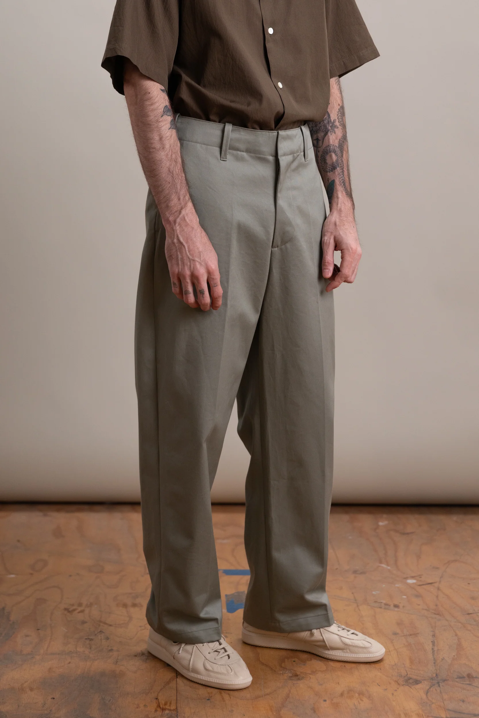 TWILL TROUSER IN SAGE - Image 4