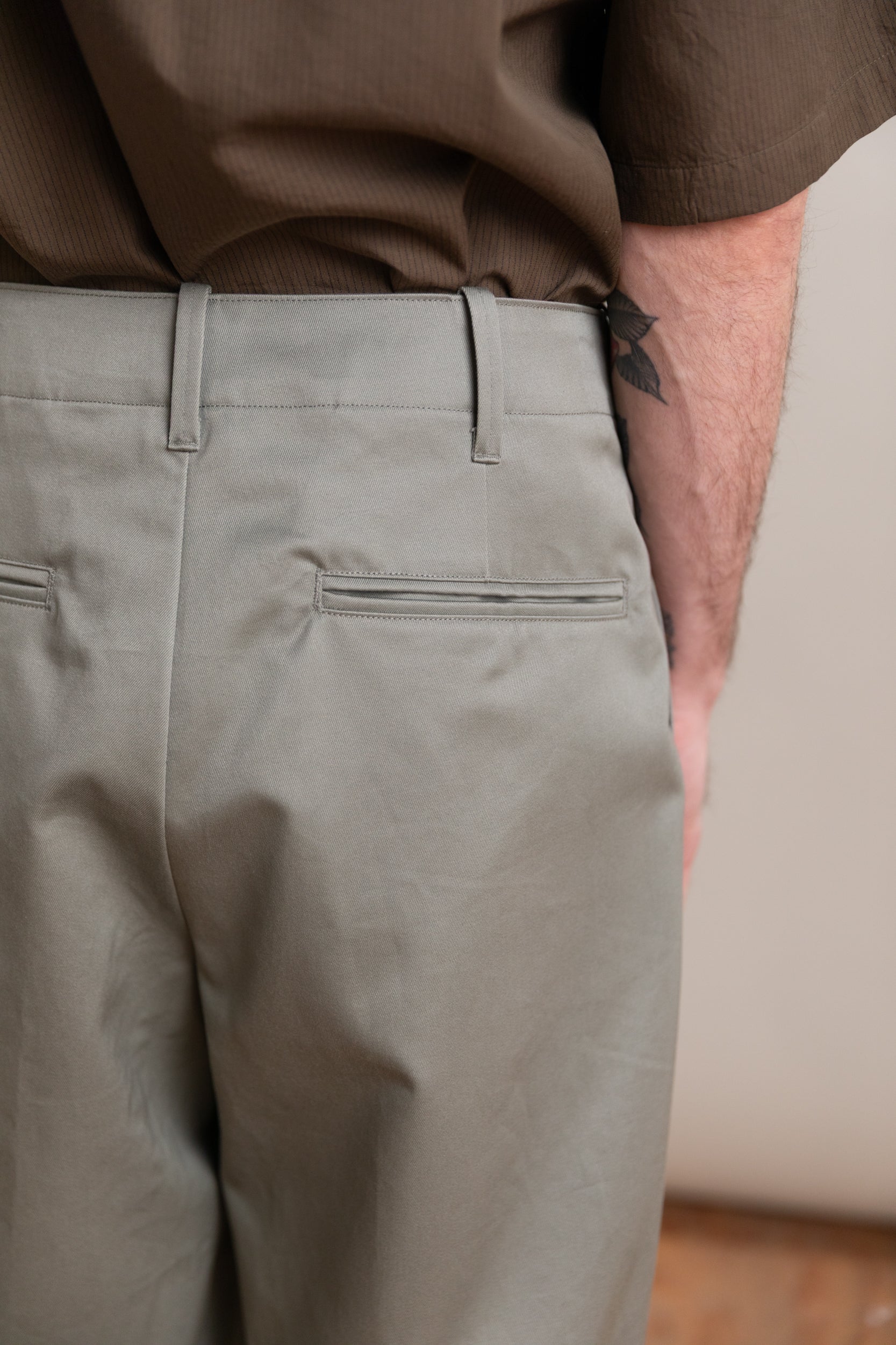 TWILL TROUSER IN SAGE - Image 7